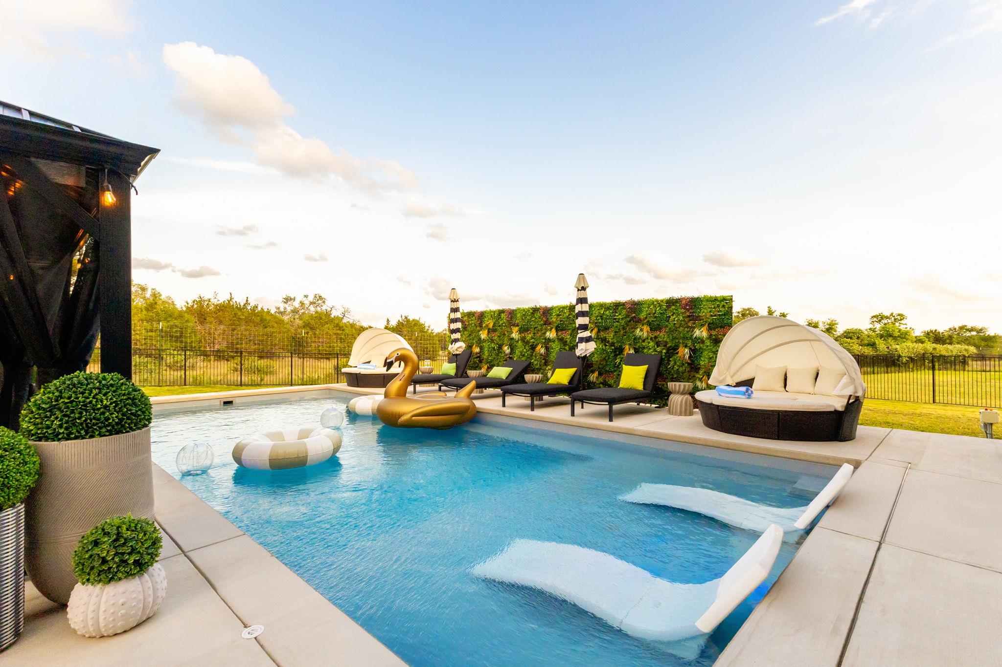 256 Charro Vista Dr, Driftwood, TX 78619