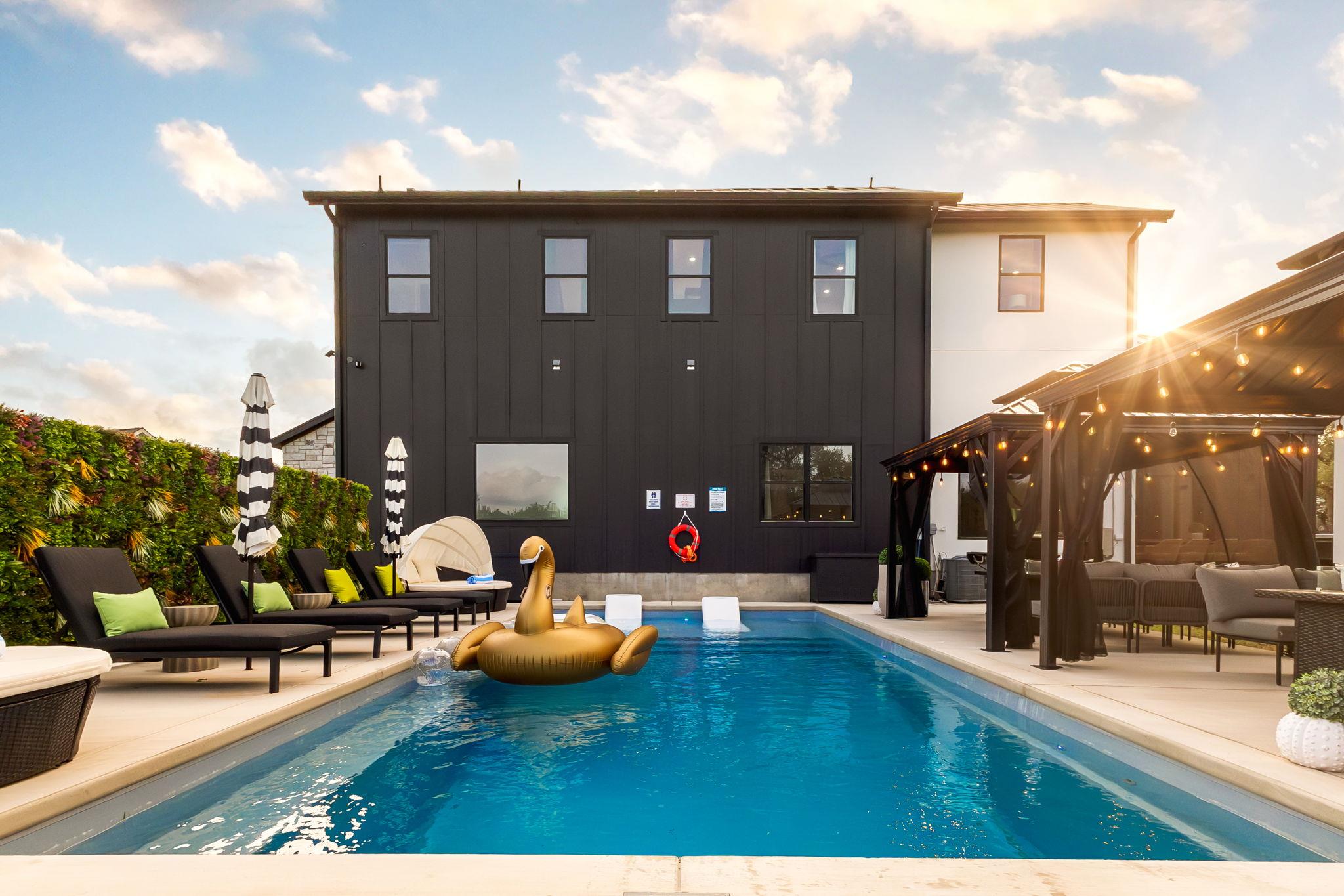 256 Charro Vista Dr, Driftwood, TX 78619