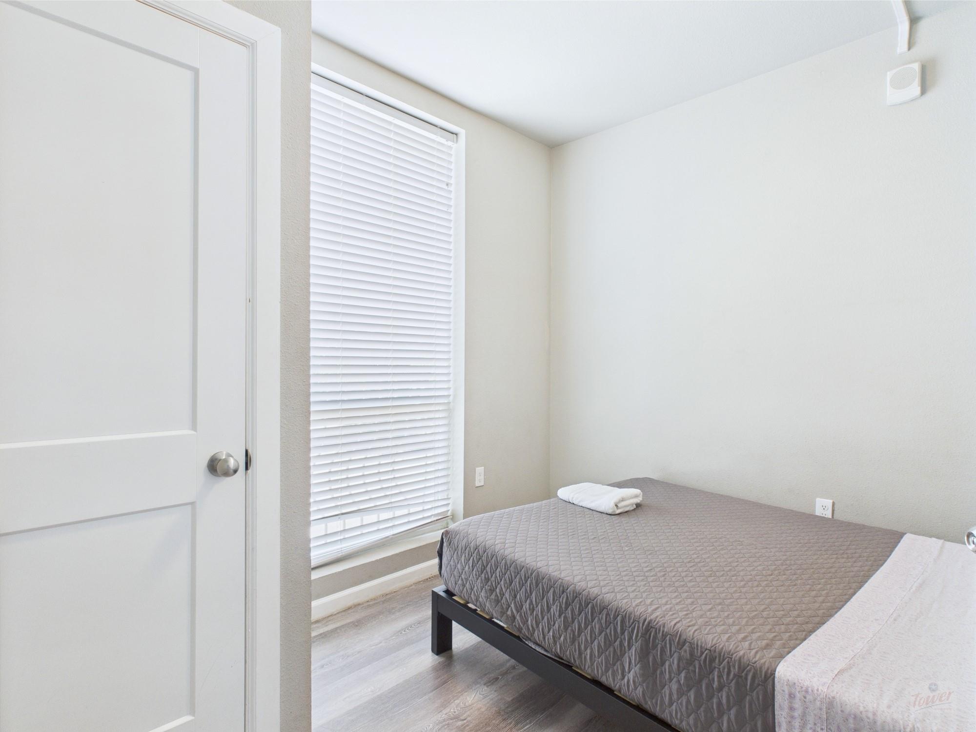 911 W 22nd St # 302, Austin, TX 78705