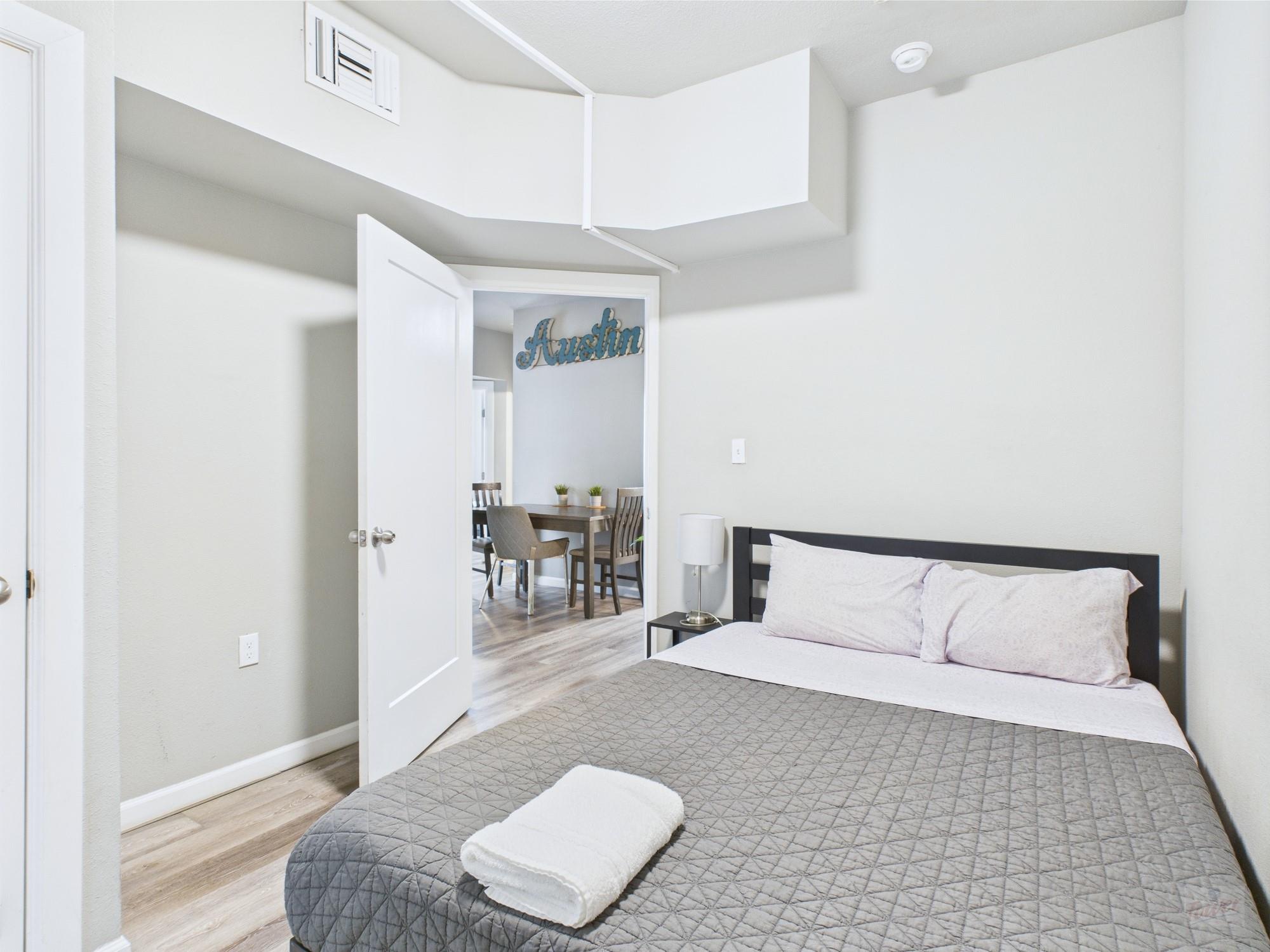 911 W 22nd St # 302, Austin, TX 78705