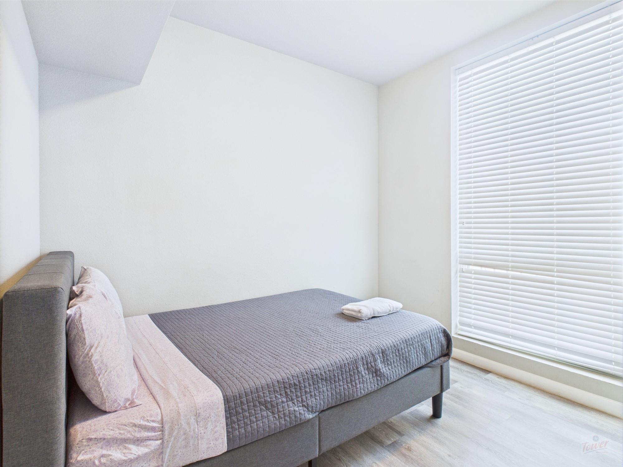 911 W 22nd St # 302, Austin, TX 78705