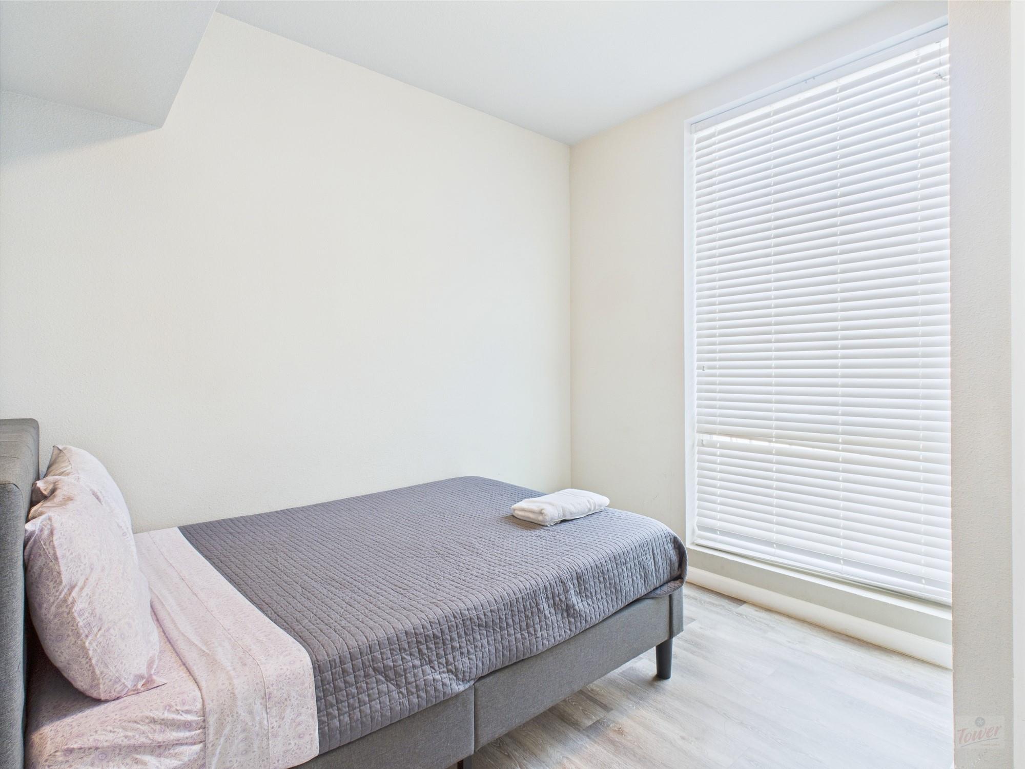 911 W 22nd St # 302, Austin, TX 78705