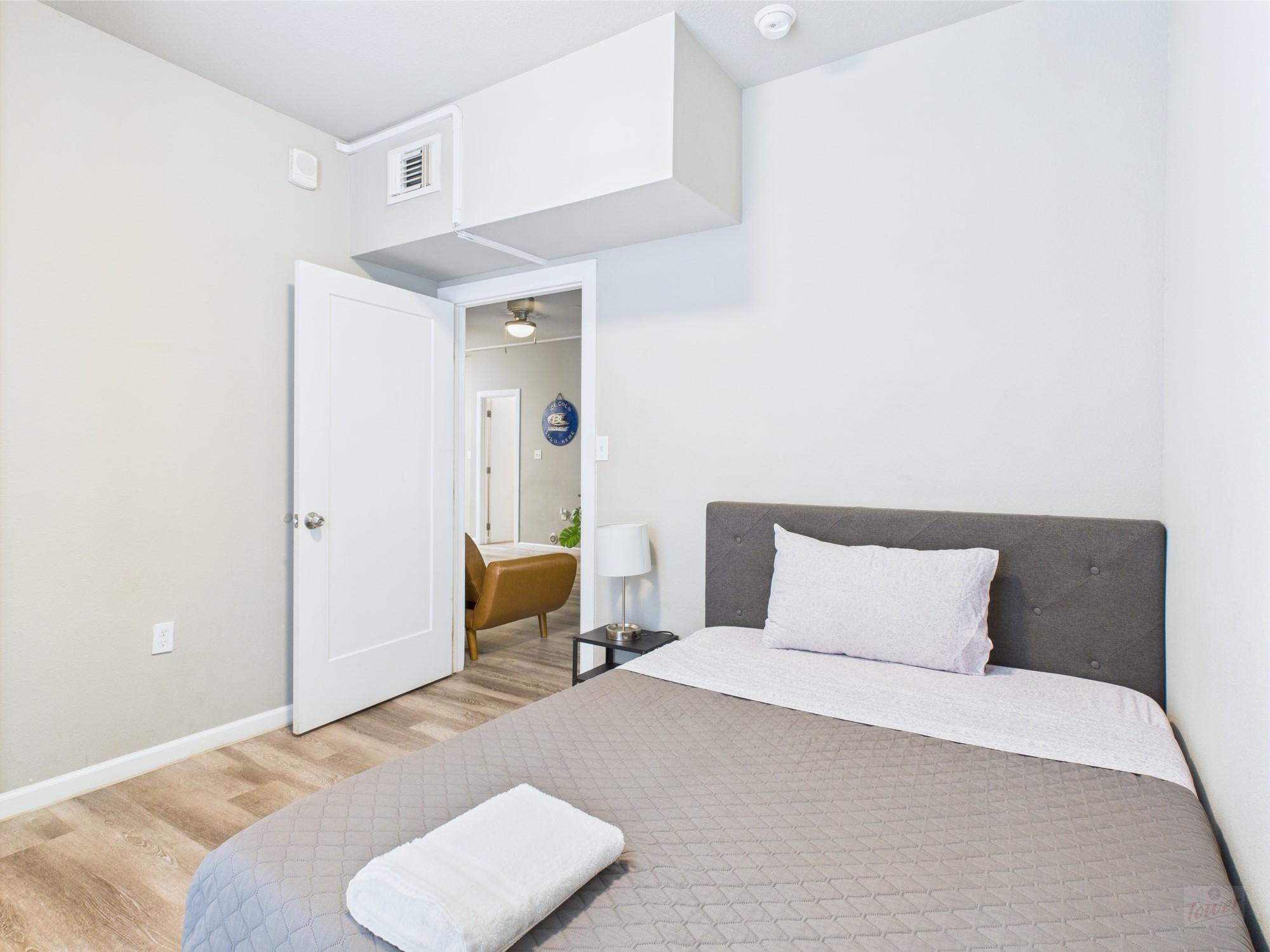 911 W 22nd St # 302, Austin, TX 78705