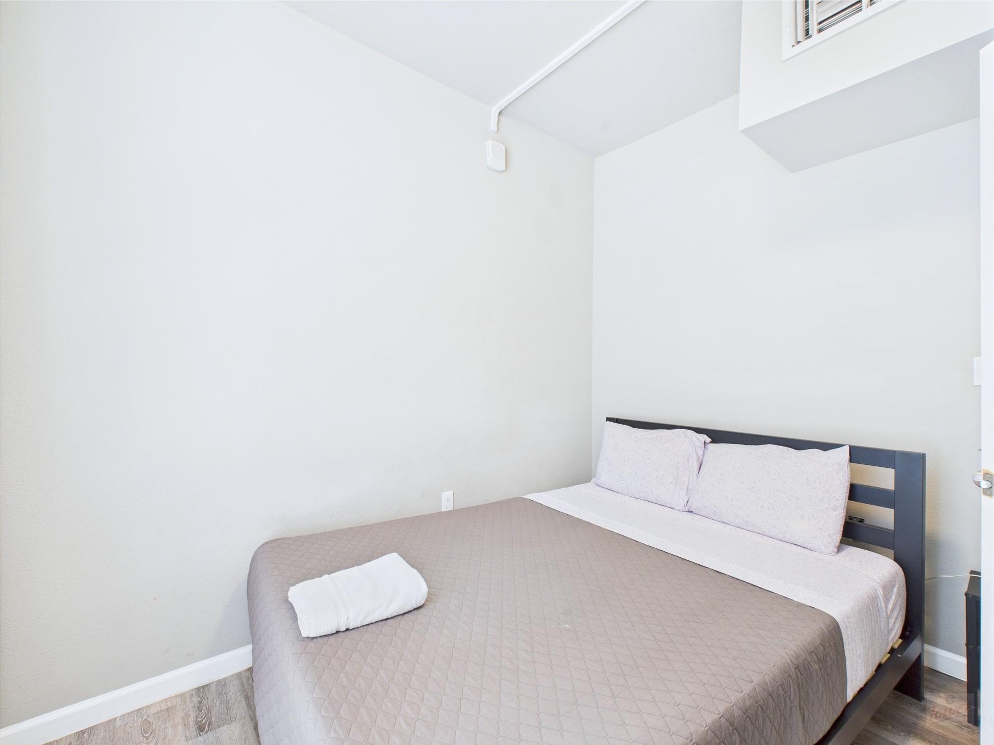 911 W 22nd St # 402, Austin, TX 78705