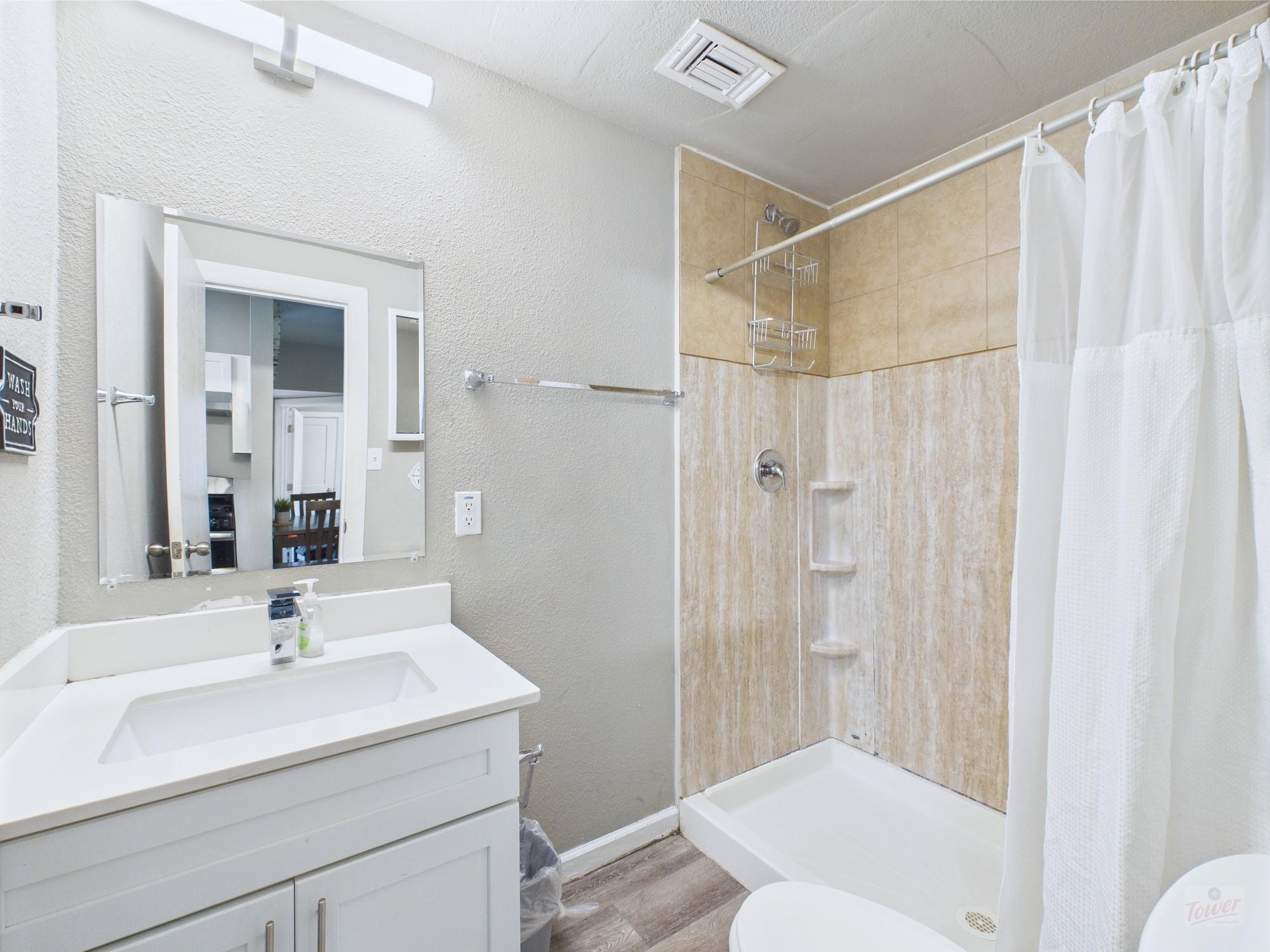 911 W 22nd St # 402, Austin, TX 78705