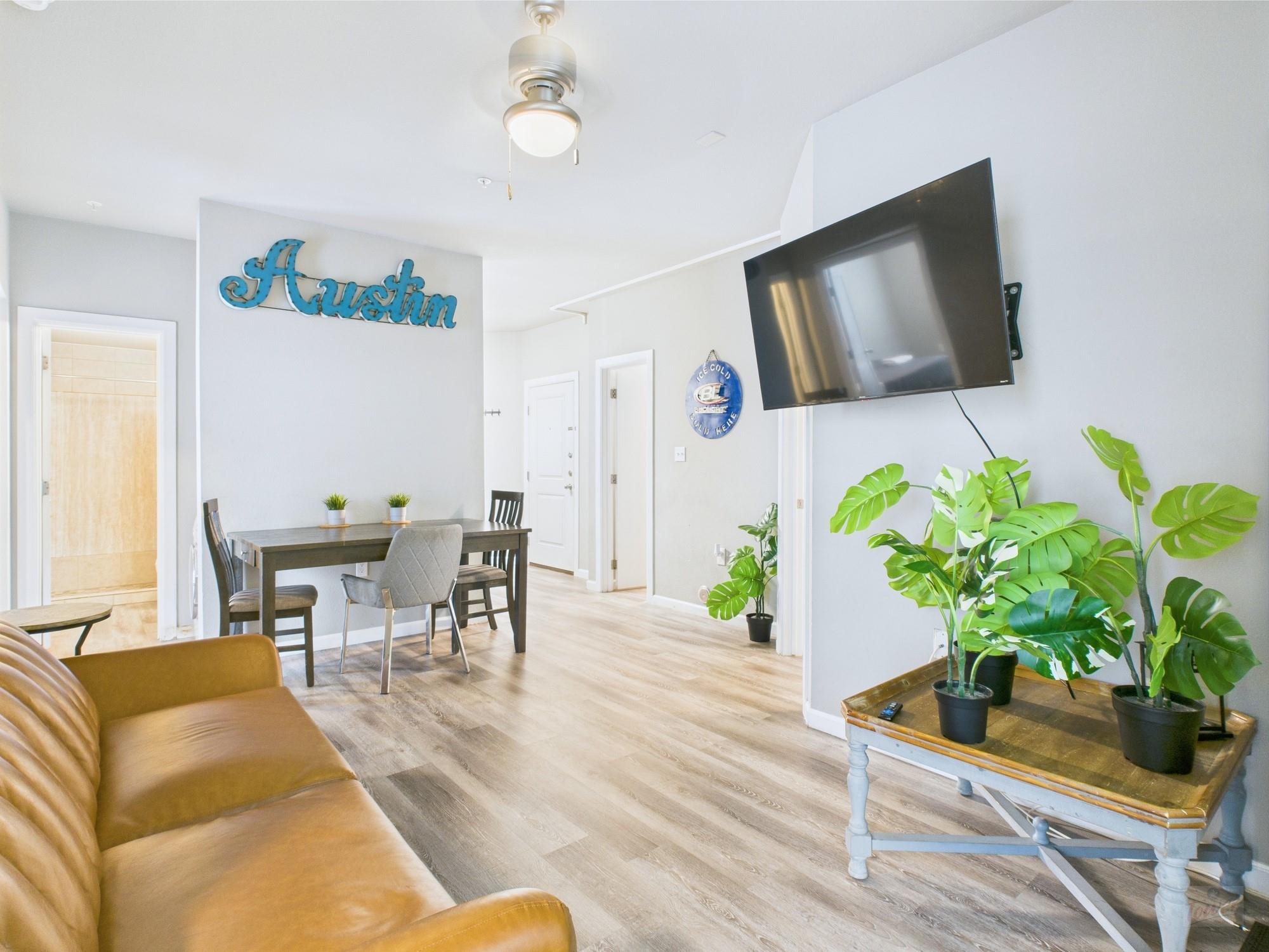 911 W 22nd St # 402, Austin, TX 78705