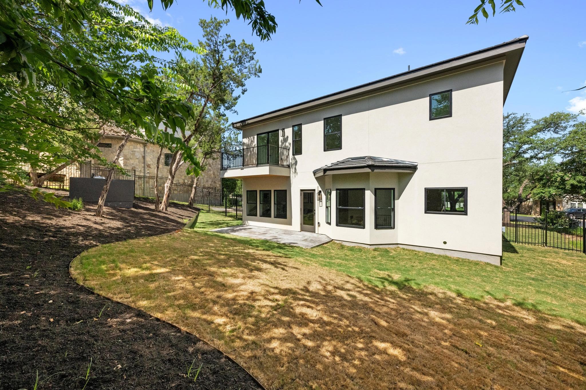 13 Autumn Oaks Dr, Lakeway, TX 78738