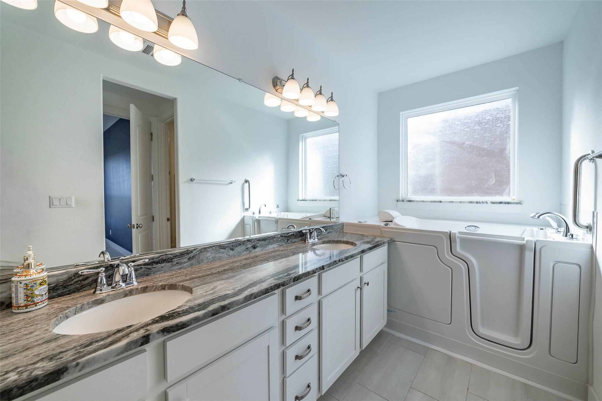 19614 Summit Glory Trl, Spicewood, TX 78669