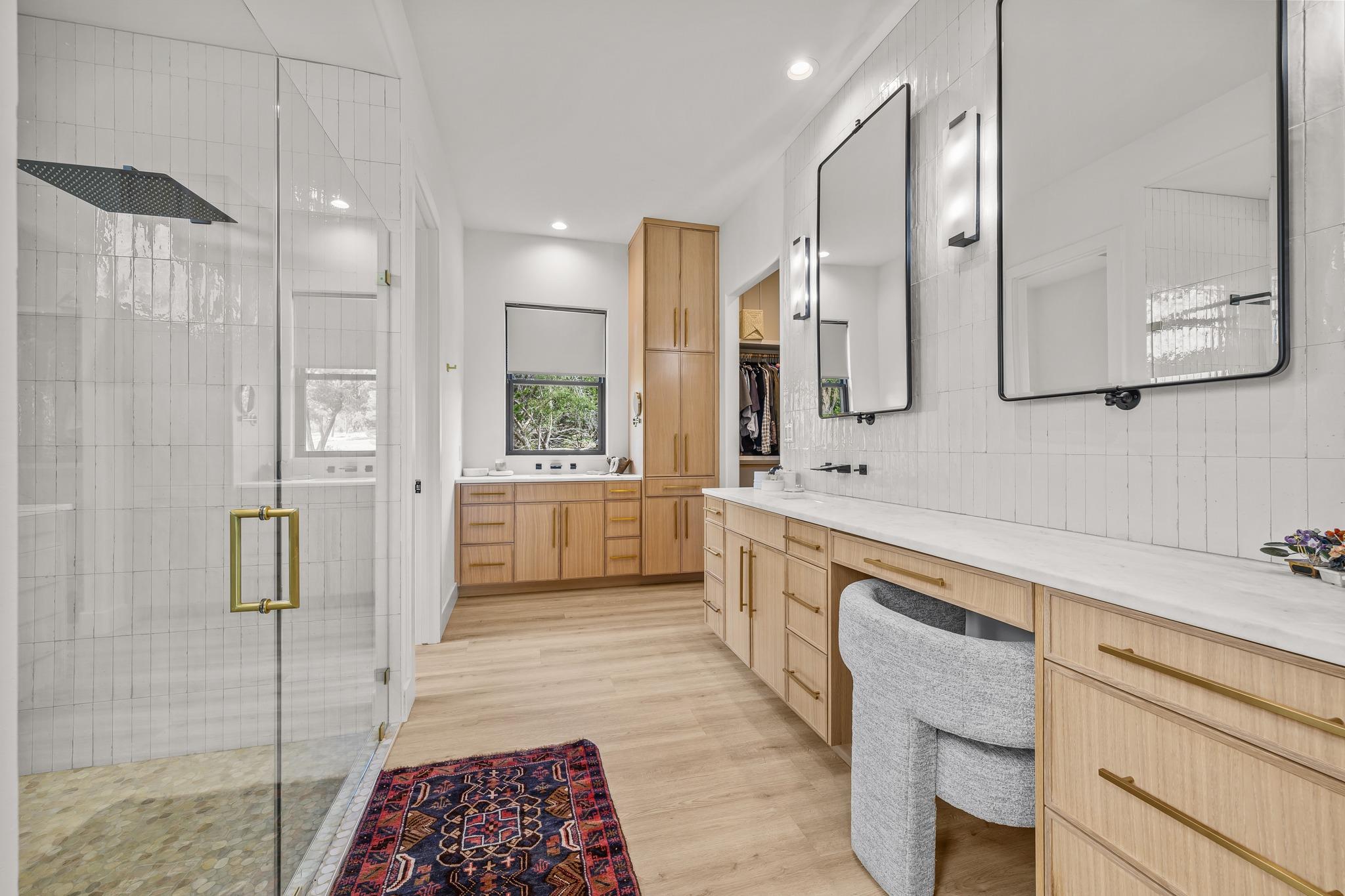 107 W Lakeshore Dr, Dripping Springs, TX 78620