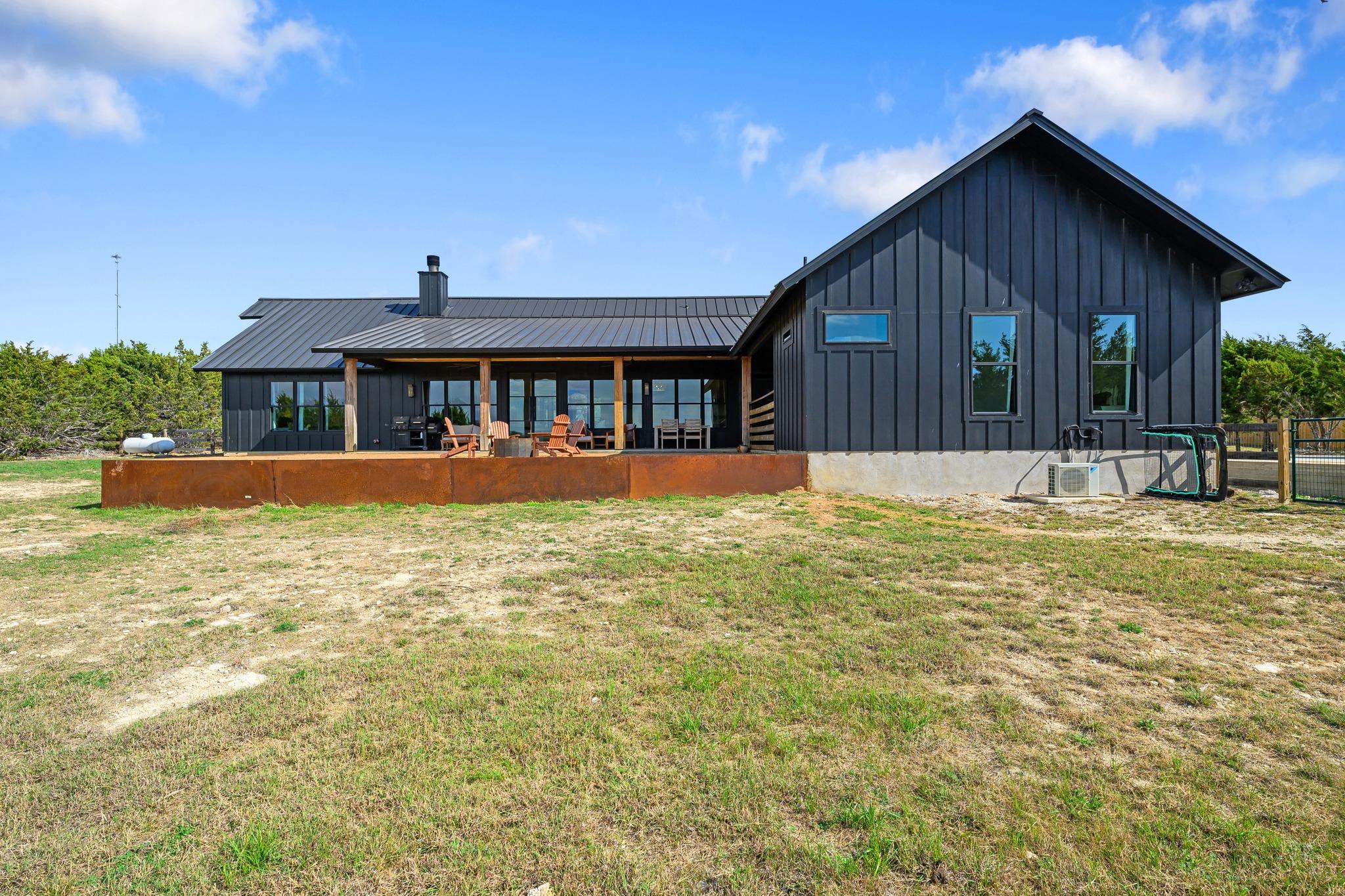 107 W Lakeshore Dr, Dripping Springs, TX 78620