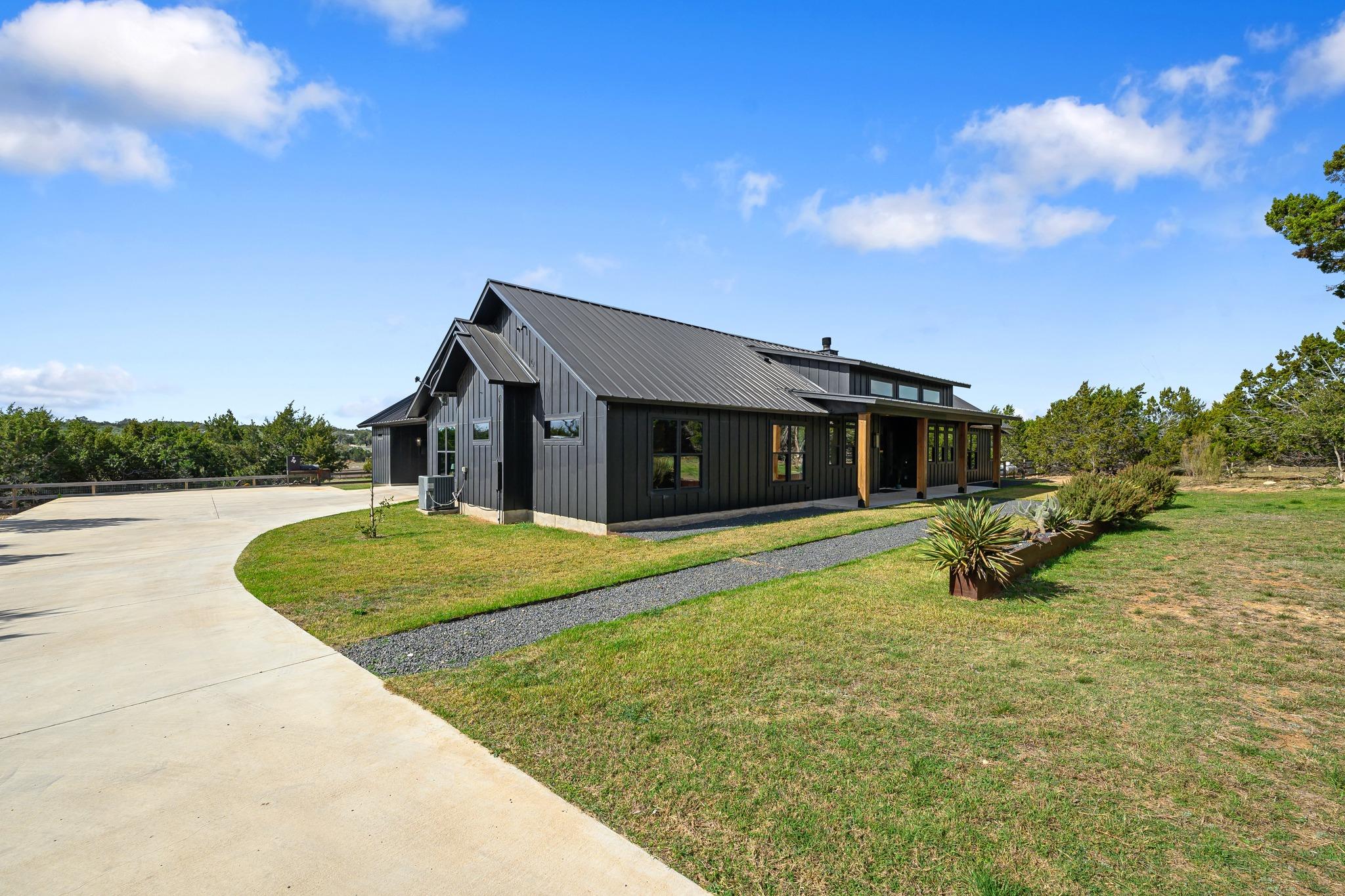 107 W Lakeshore Dr, Dripping Springs, TX 78620