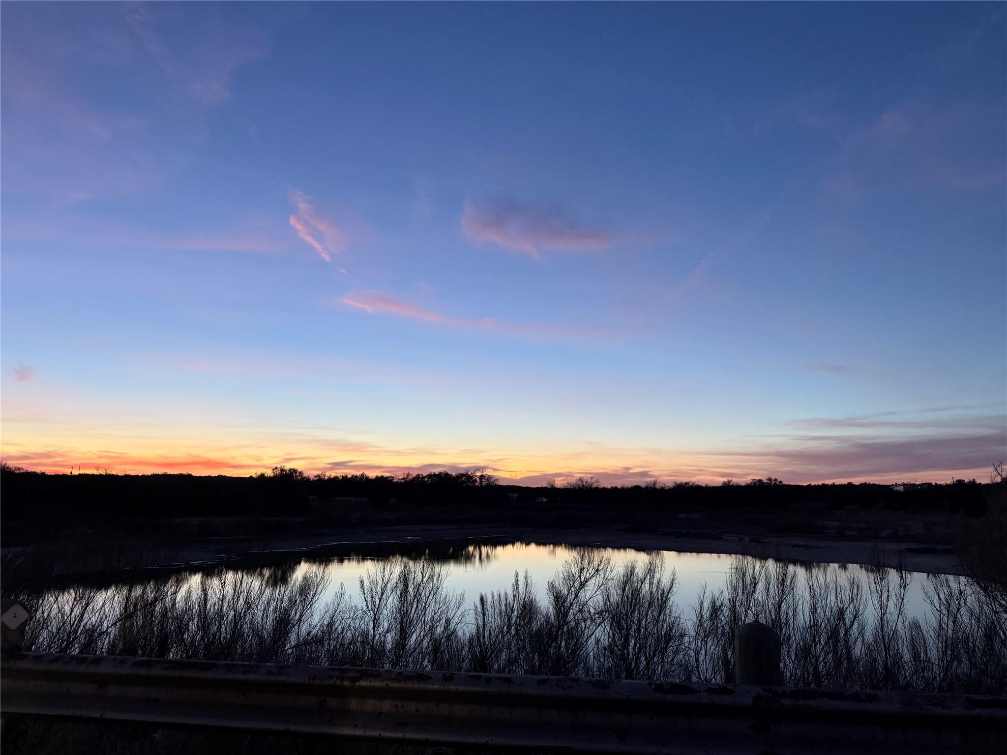 107 W Lakeshore Dr, Dripping Springs, TX 78620