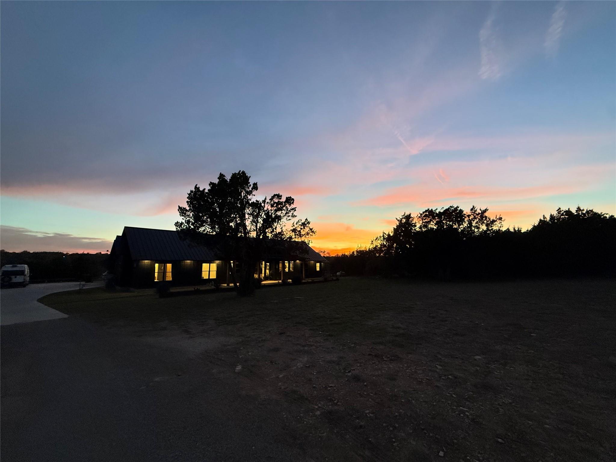 107 W Lakeshore Dr, Dripping Springs, TX 78620