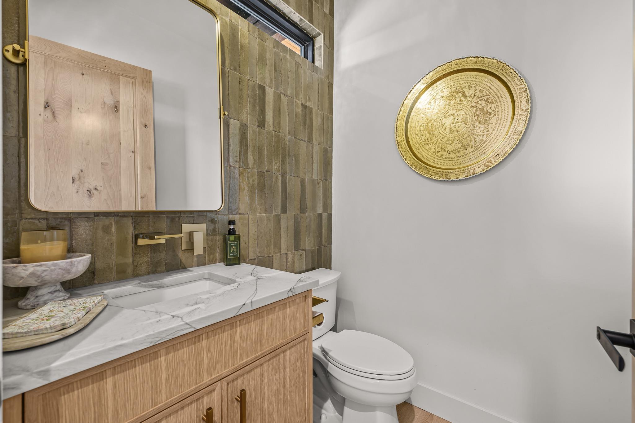 107 W Lakeshore Dr, Dripping Springs, TX 78620