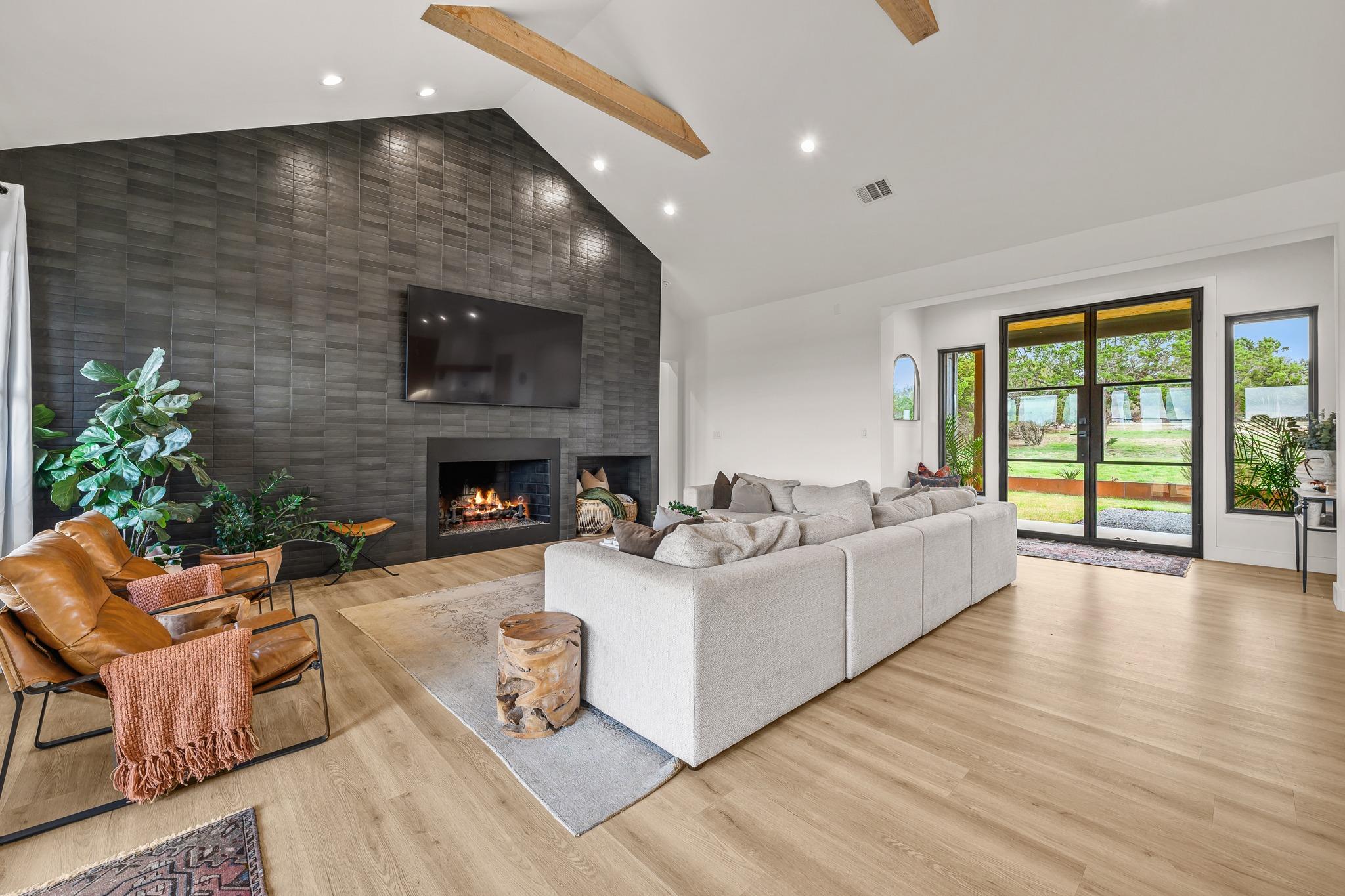 107 W Lakeshore Dr, Dripping Springs, TX 78620