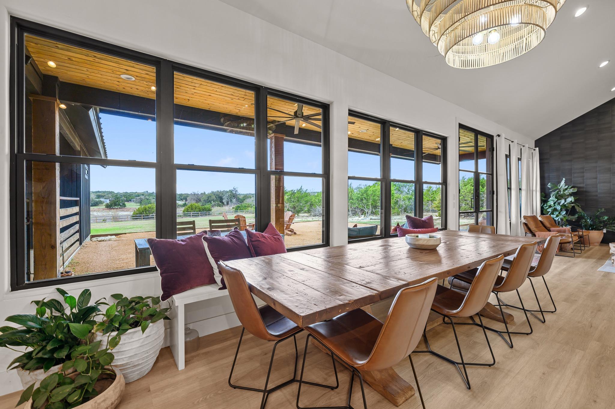 107 W Lakeshore Dr, Dripping Springs, TX 78620