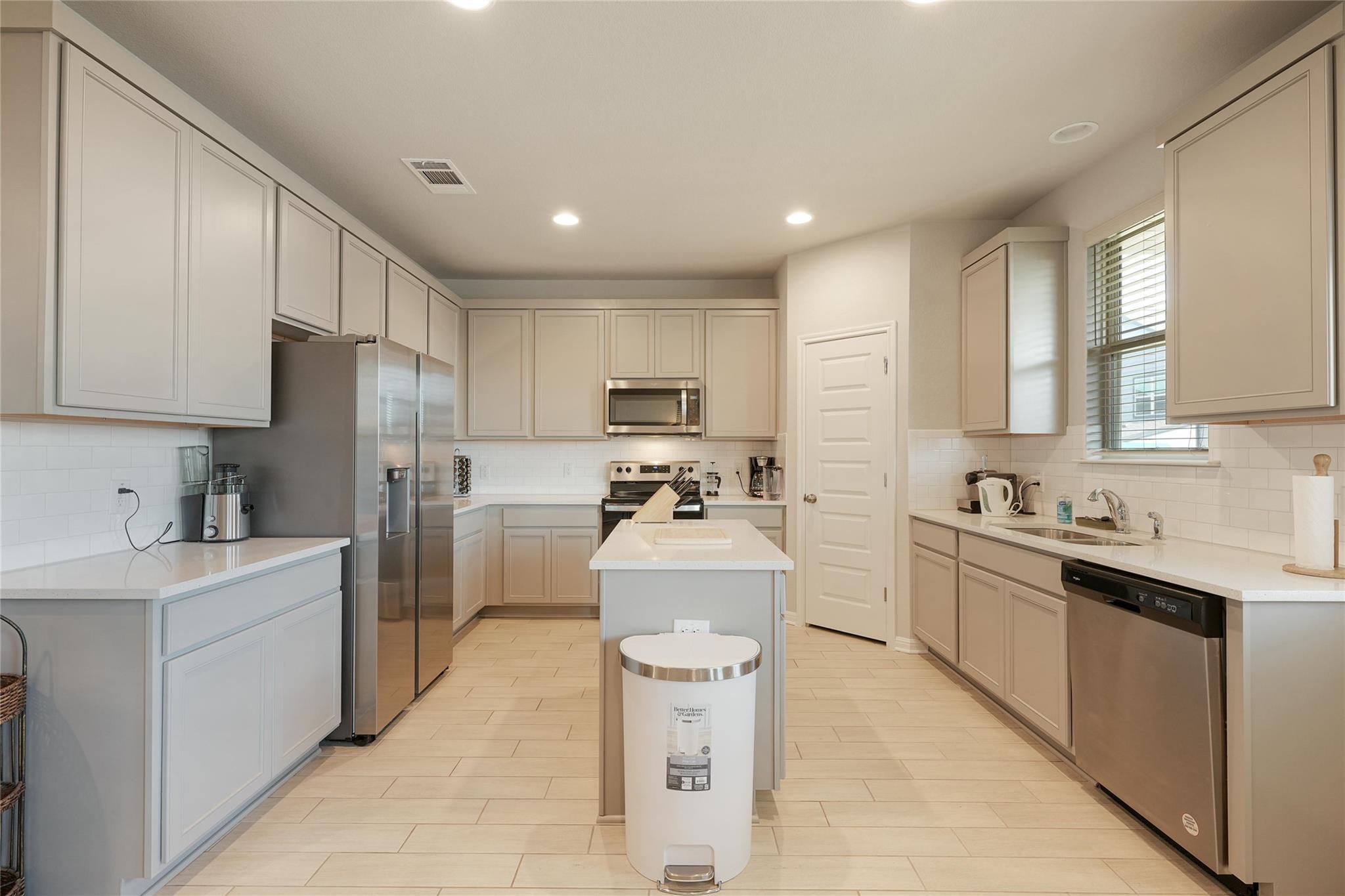 108 Drifter Ln, Jarrell, TX 76537