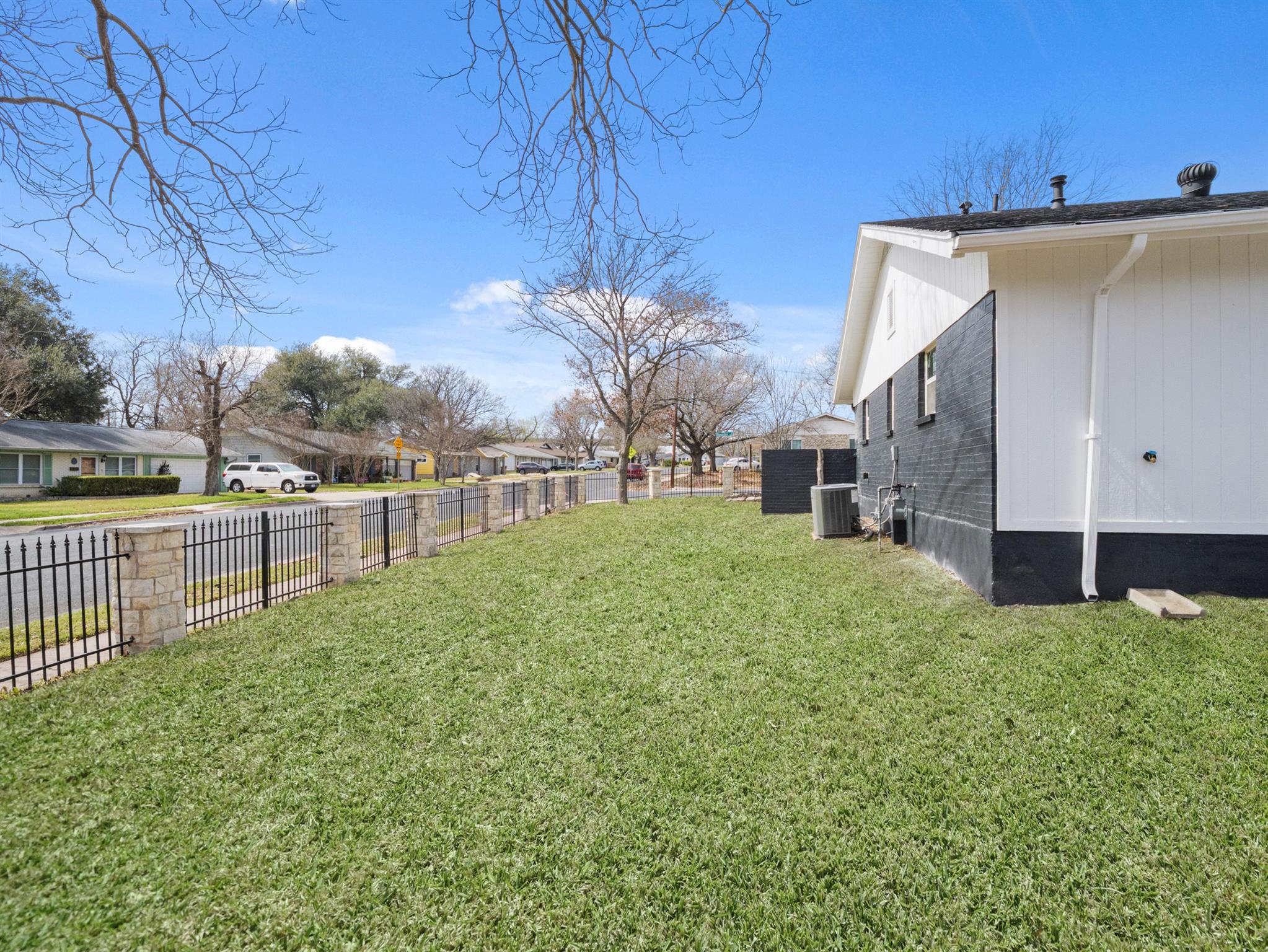 8401 Staunton Dr, Austin, TX 78758