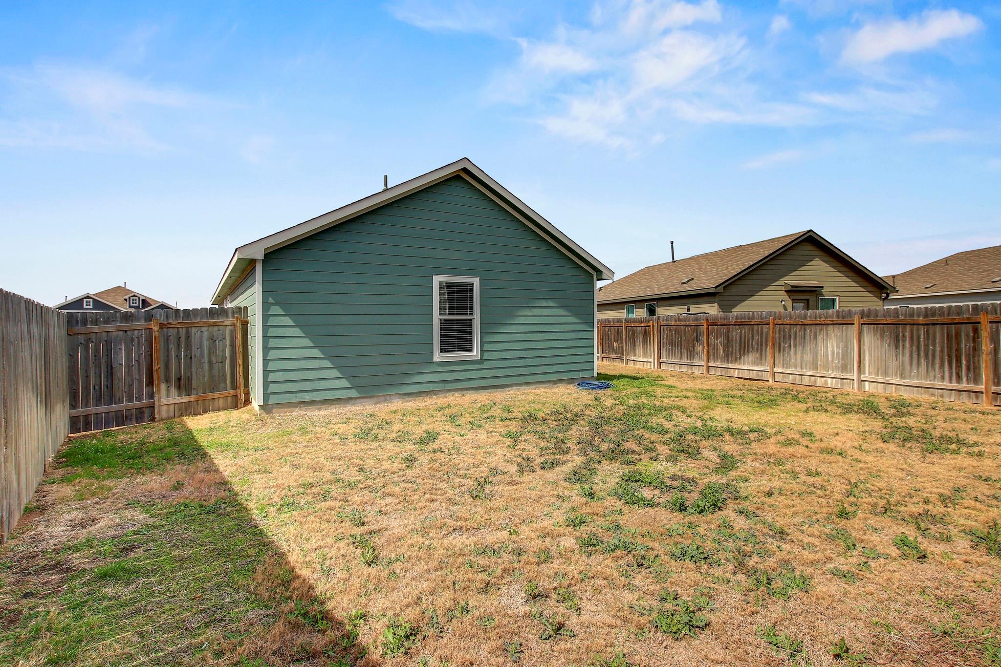 420 Halfmoon Dr, Lockhart, TX 78644