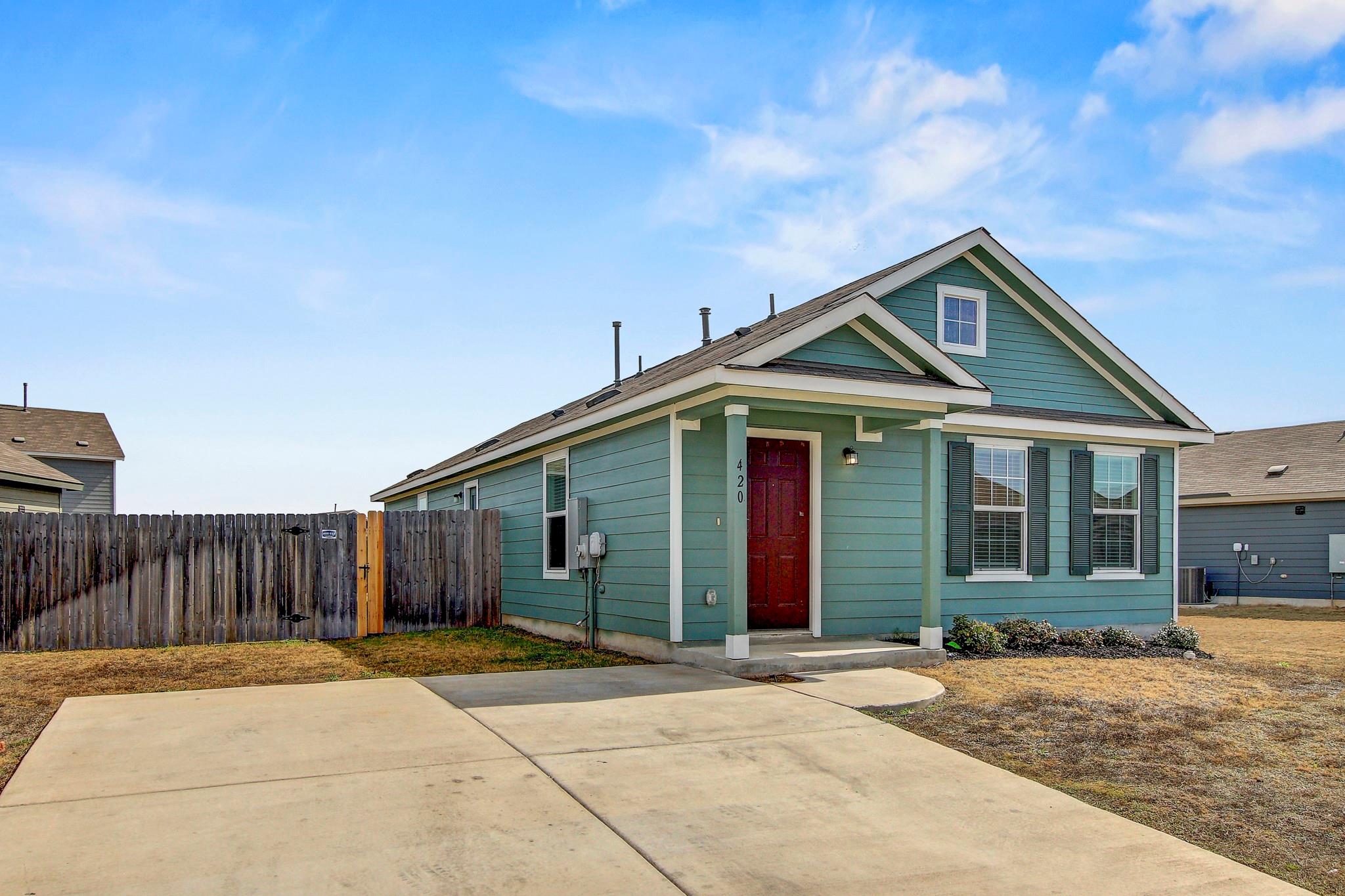 420 Halfmoon Dr, Lockhart, TX 78644