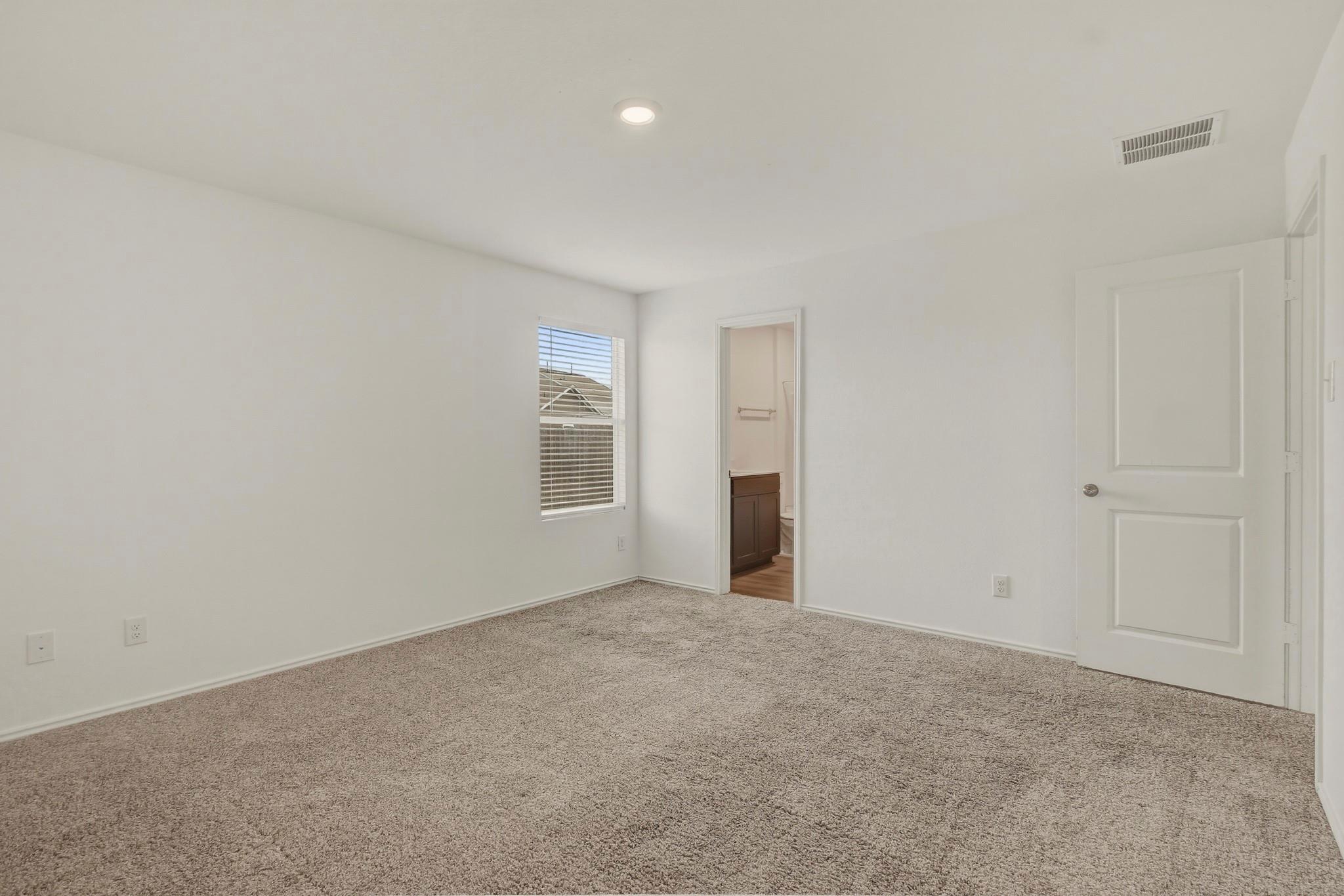 420 Halfmoon Dr, Lockhart, TX 78644