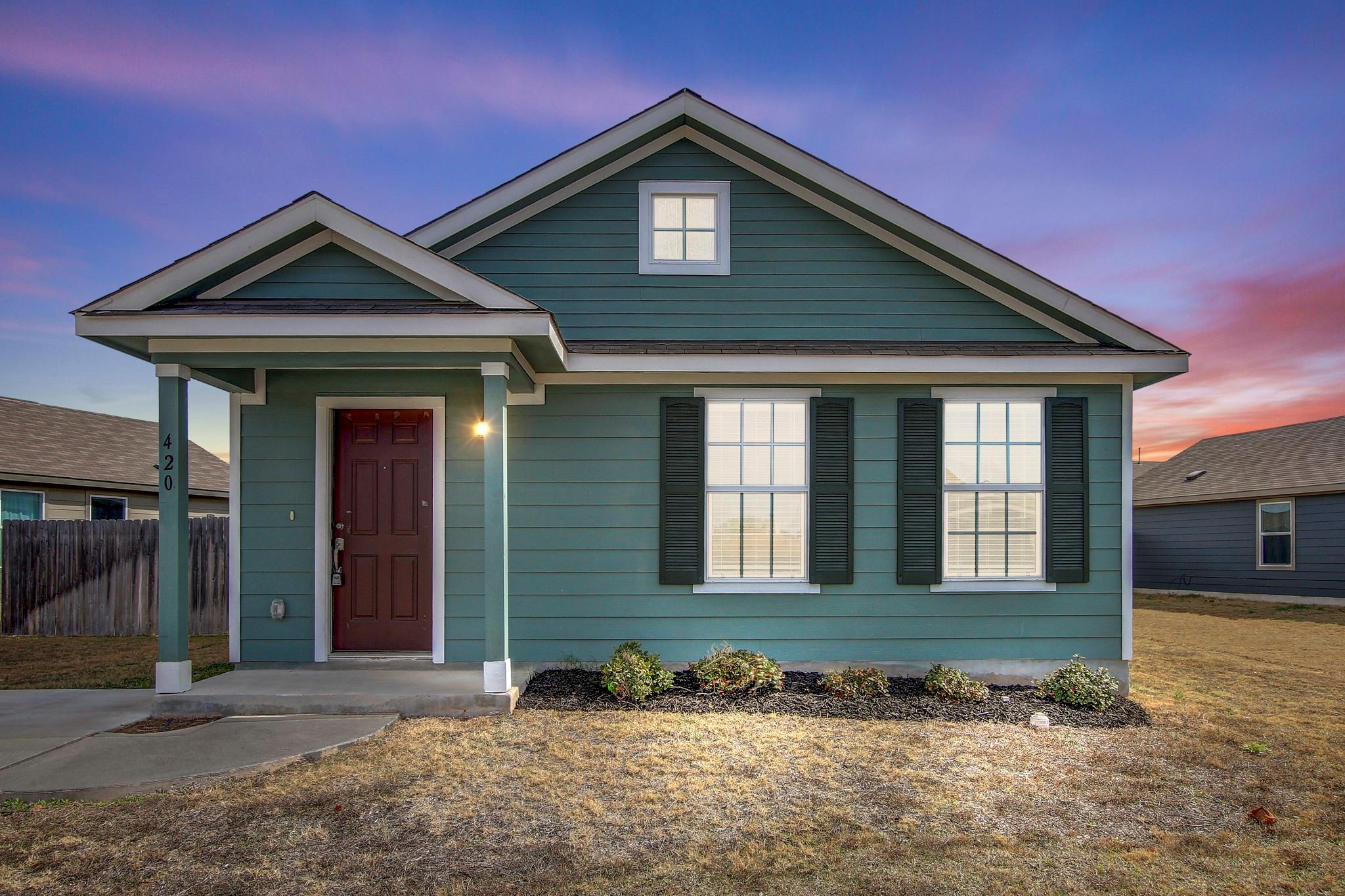 420 Halfmoon Dr, Lockhart, TX 78644