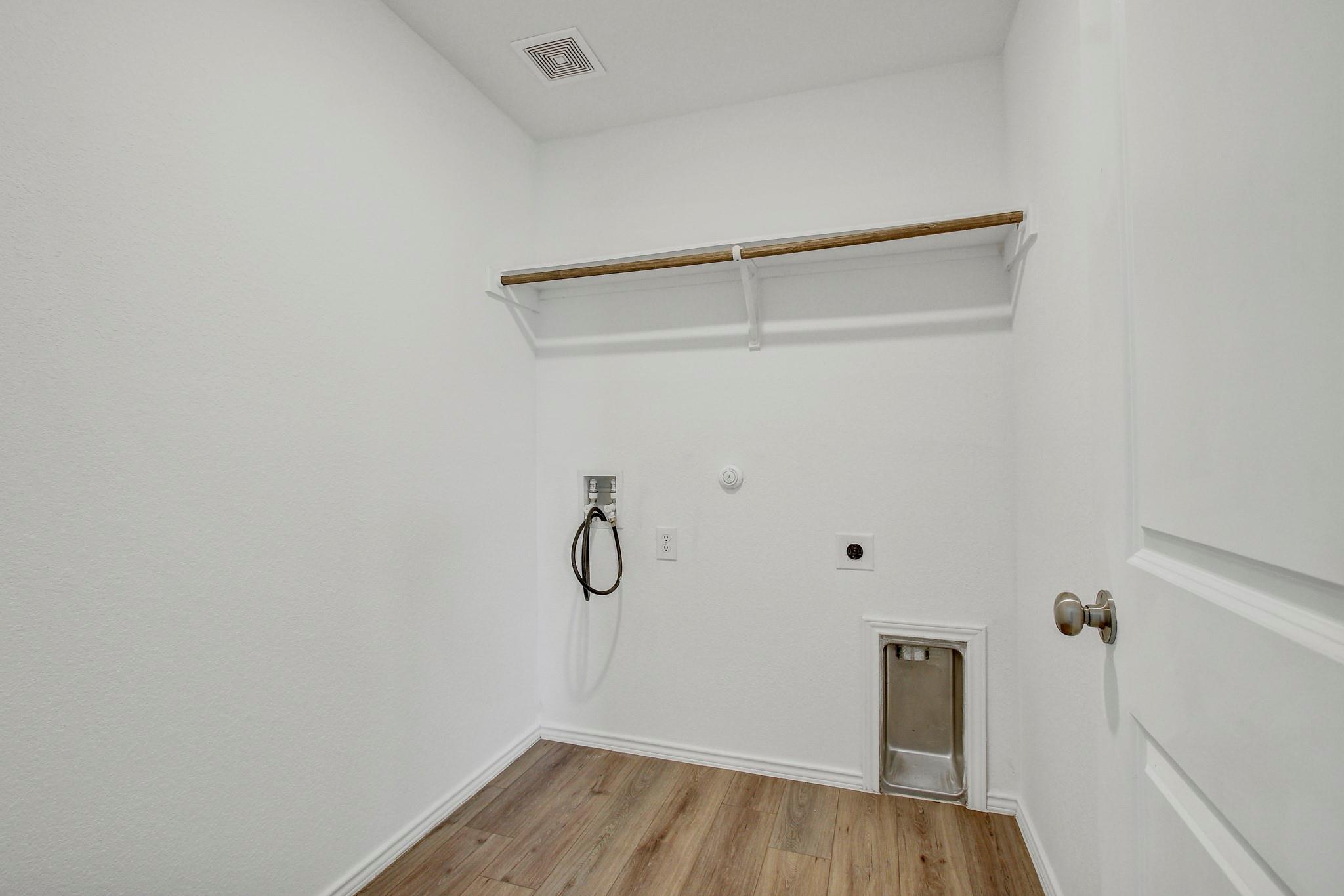 420 Halfmoon Dr, Lockhart, TX 78644