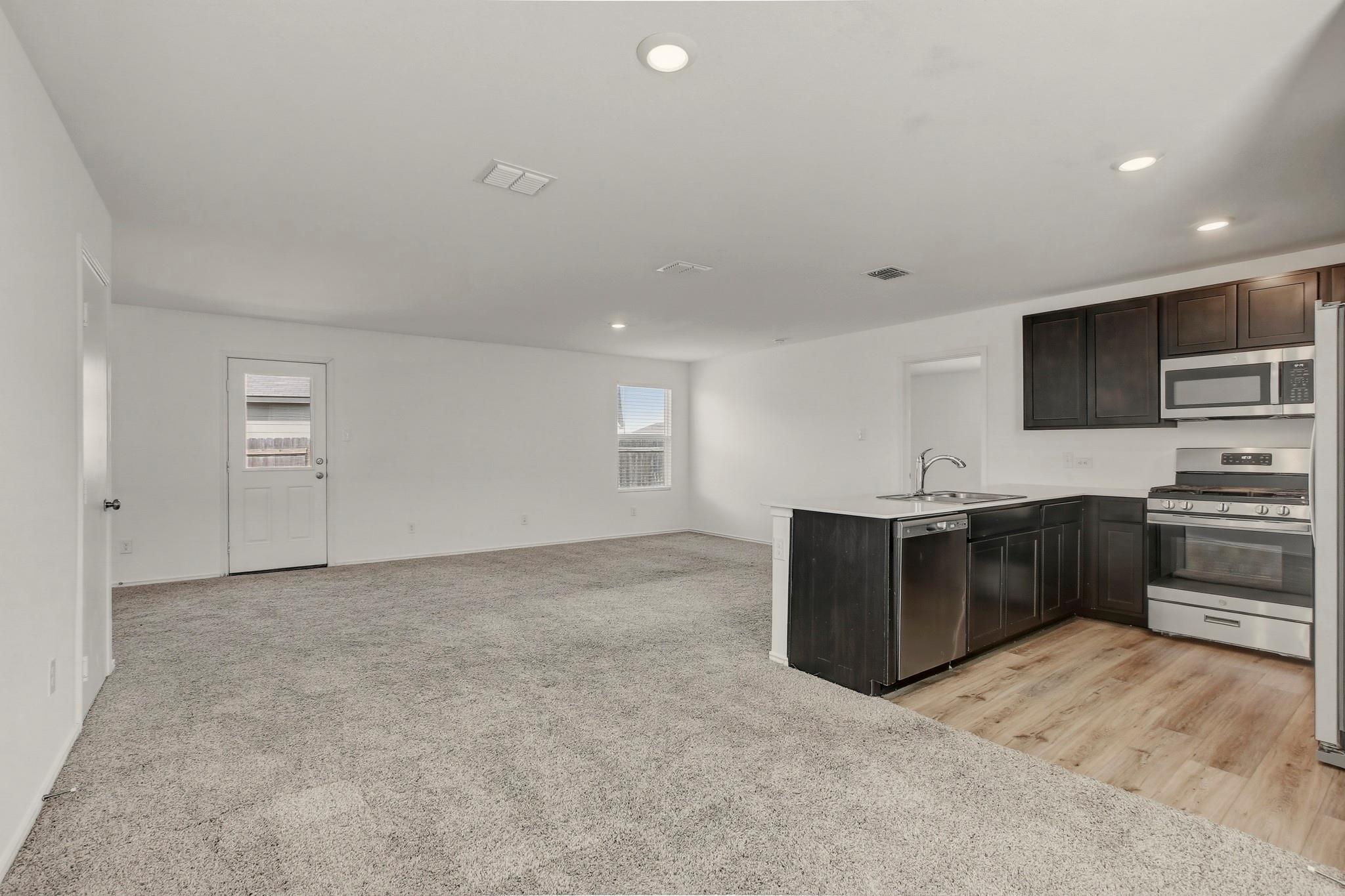 420 Halfmoon Dr, Lockhart, TX 78644