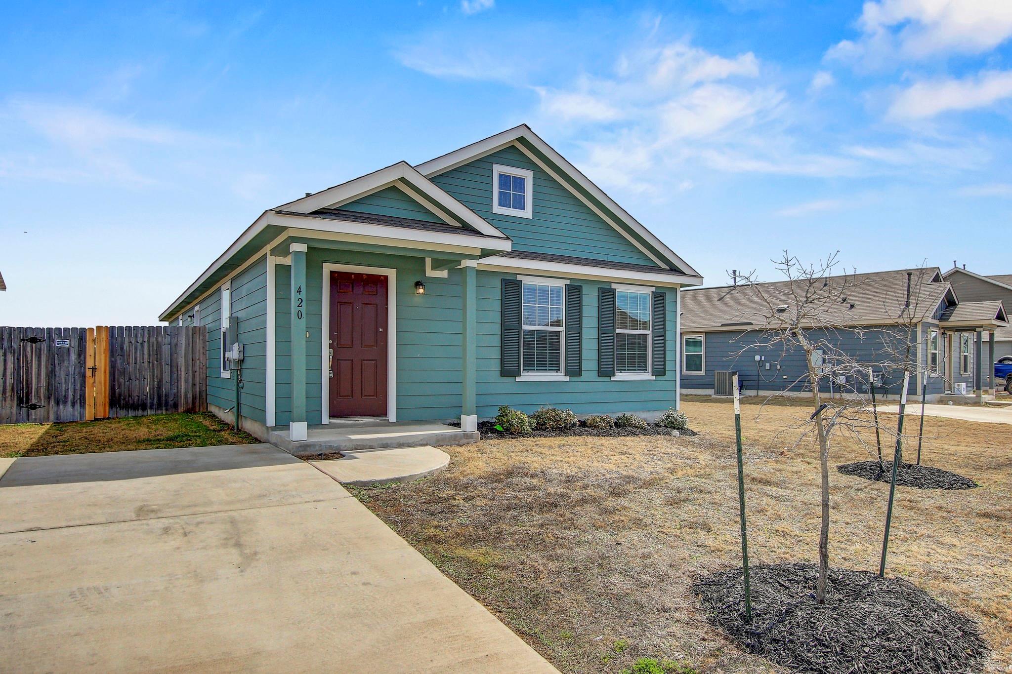 420 Halfmoon Dr, Lockhart, TX 78644