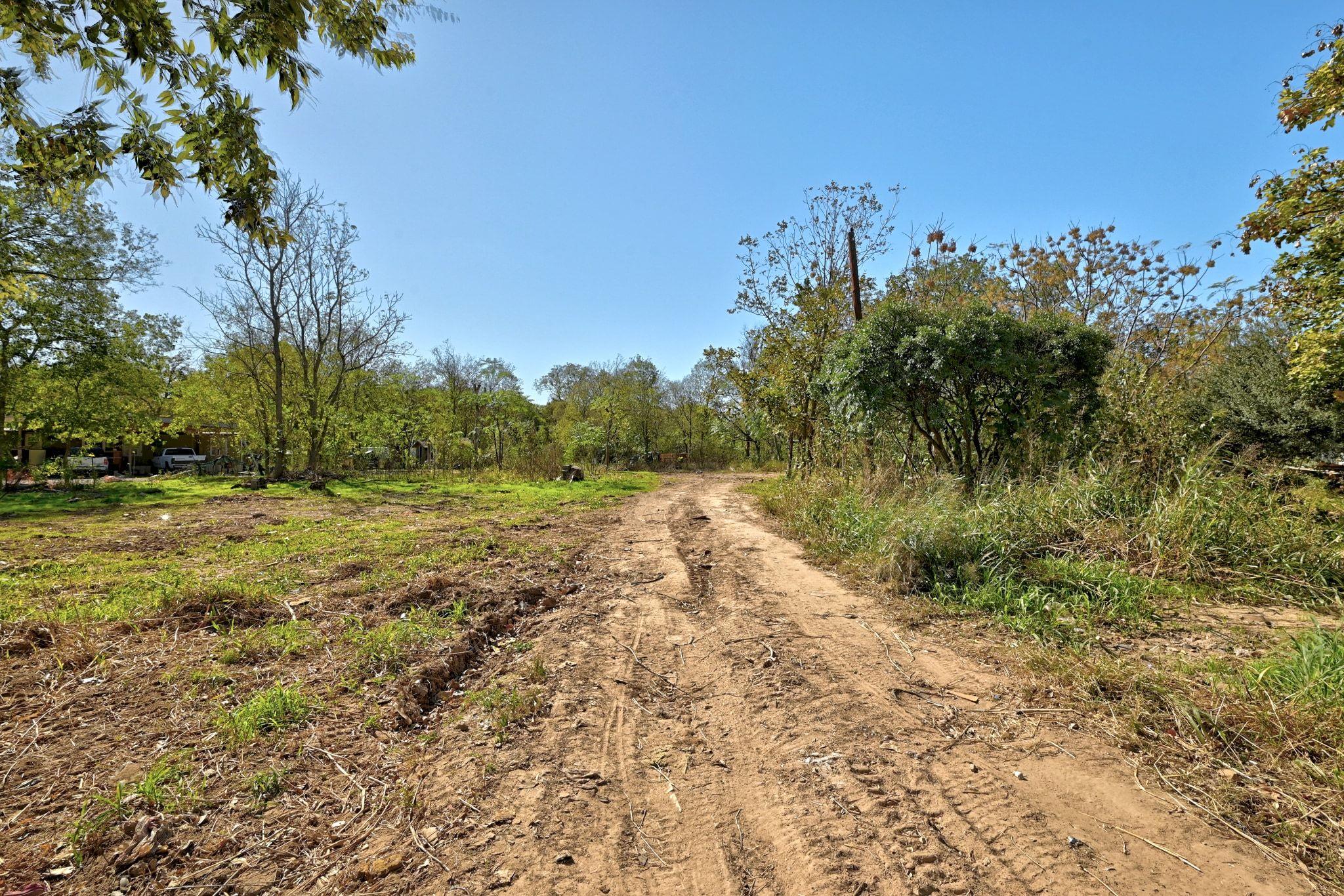 2004 Whirlaway Dr, Del Valle, TX 78617