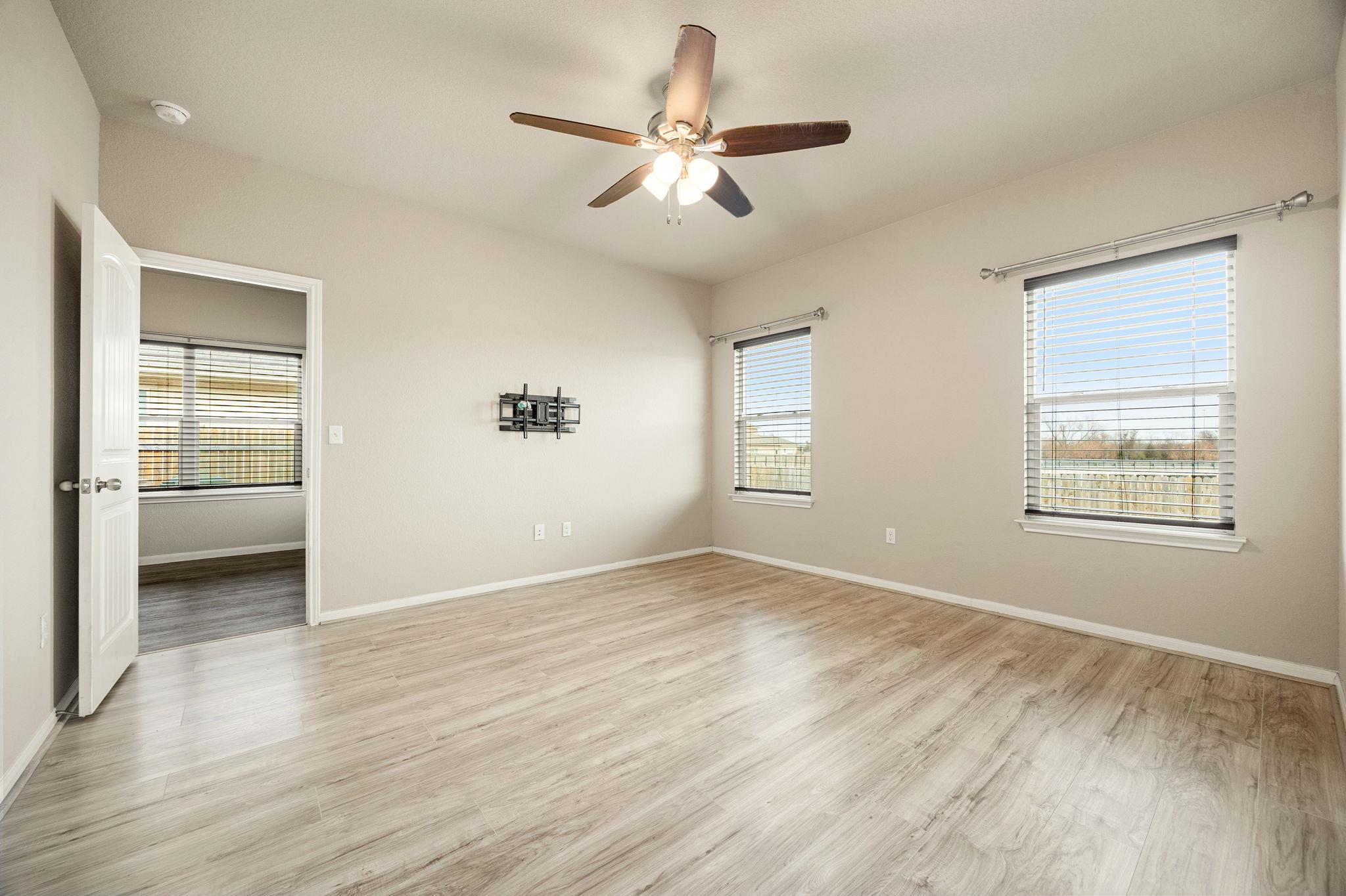 152 Cibolo Creek Dr, Kyle, TX 78640