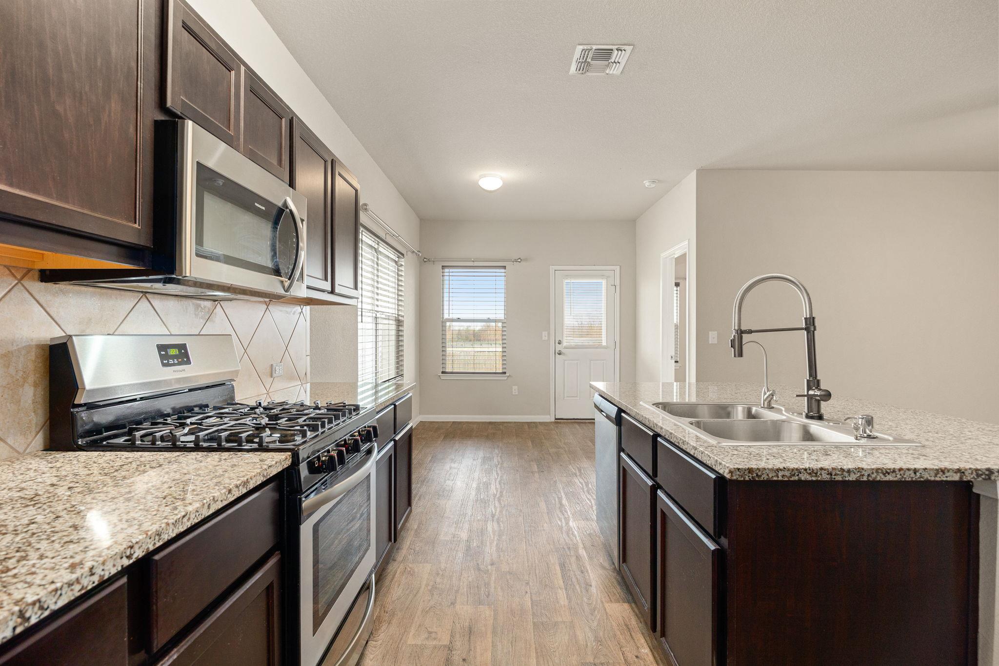 152 Cibolo Creek Dr, Kyle, TX 78640