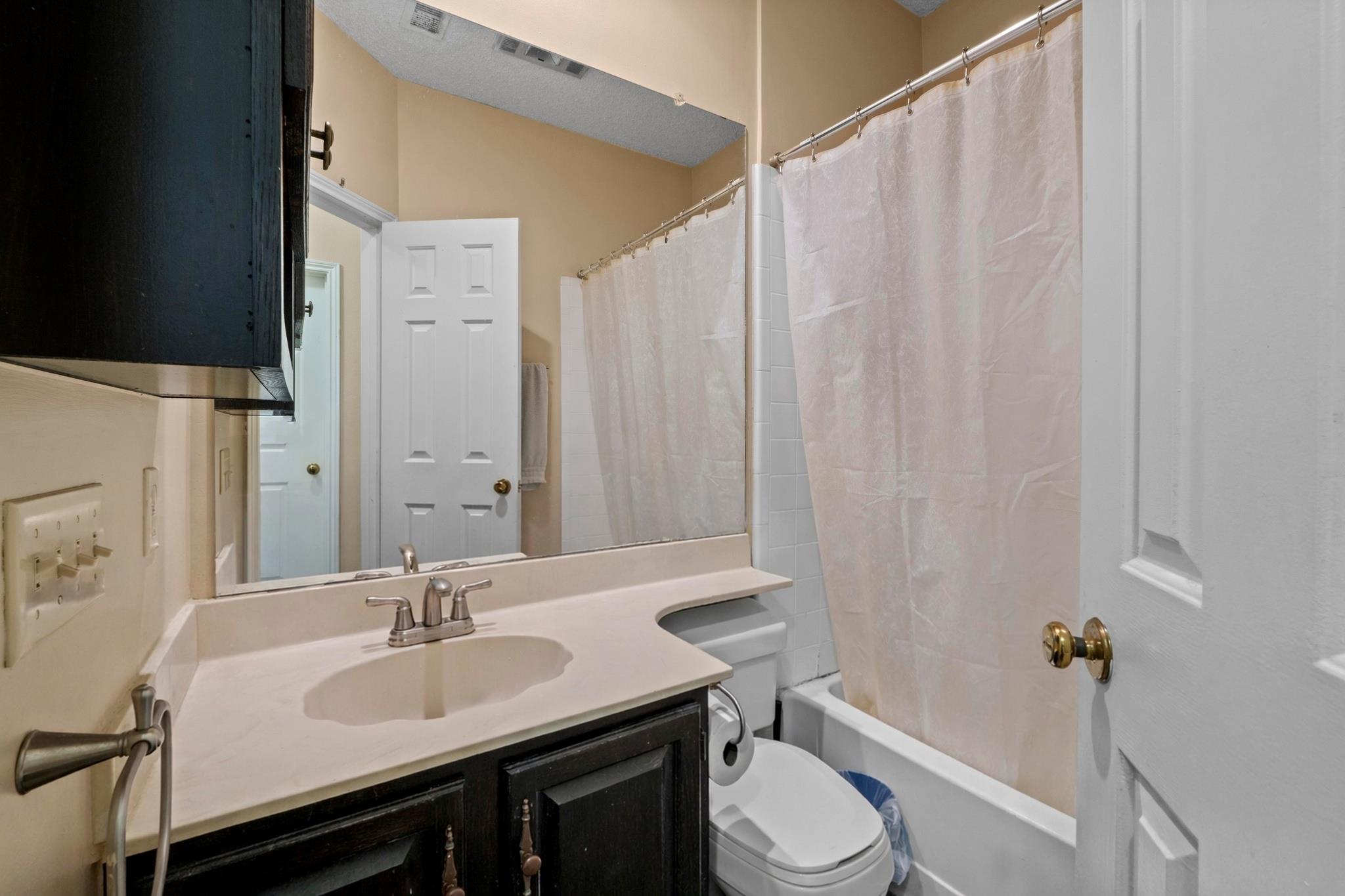 915 W 22nd 1/2 St # 202, Austin, TX 78705