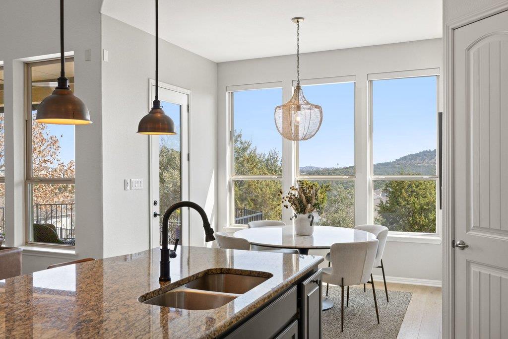 405 Baldovino Skwy, Lakeway, TX 78738