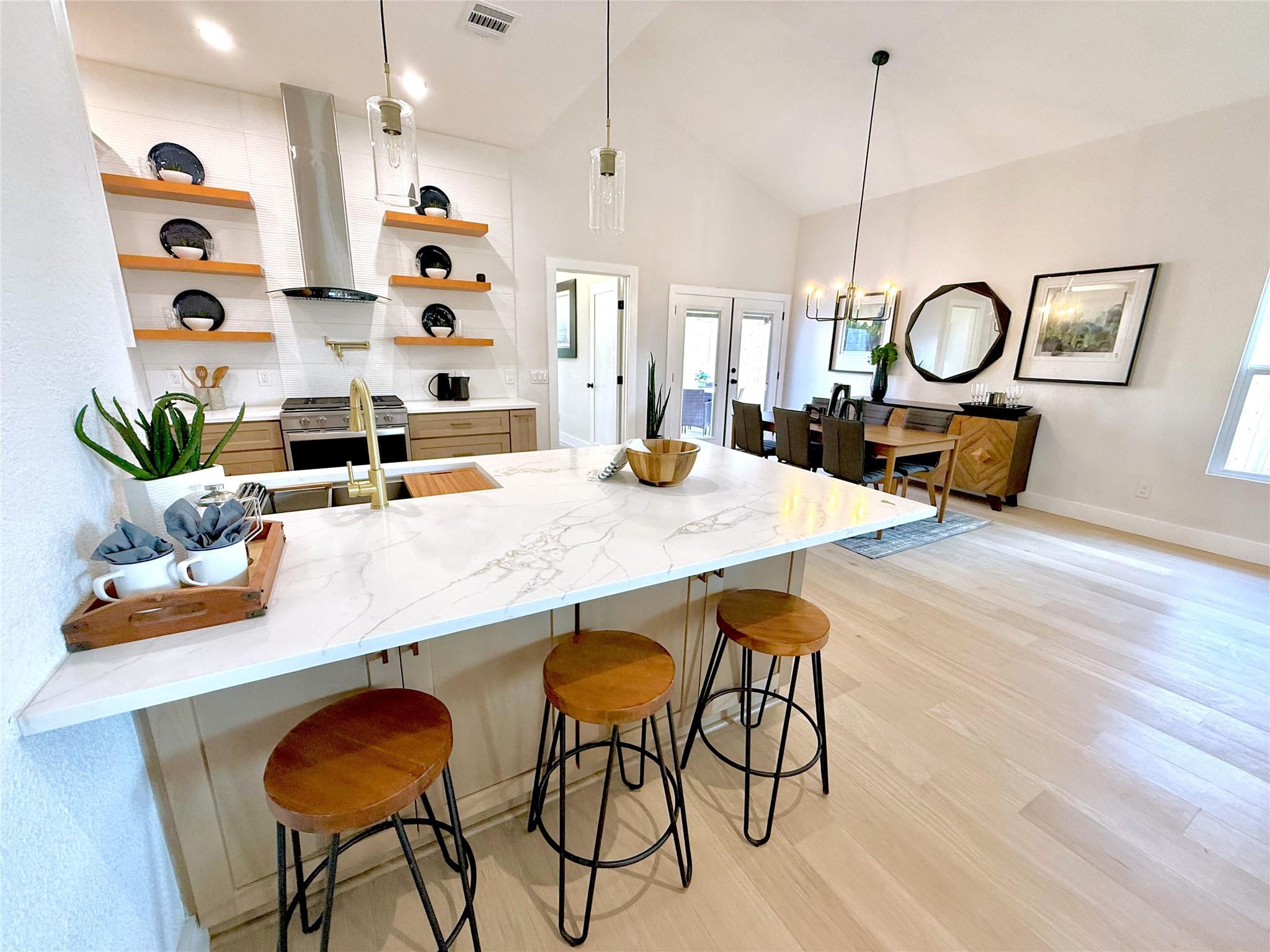 10217 Lindshire Ln, Austin, TX 78748