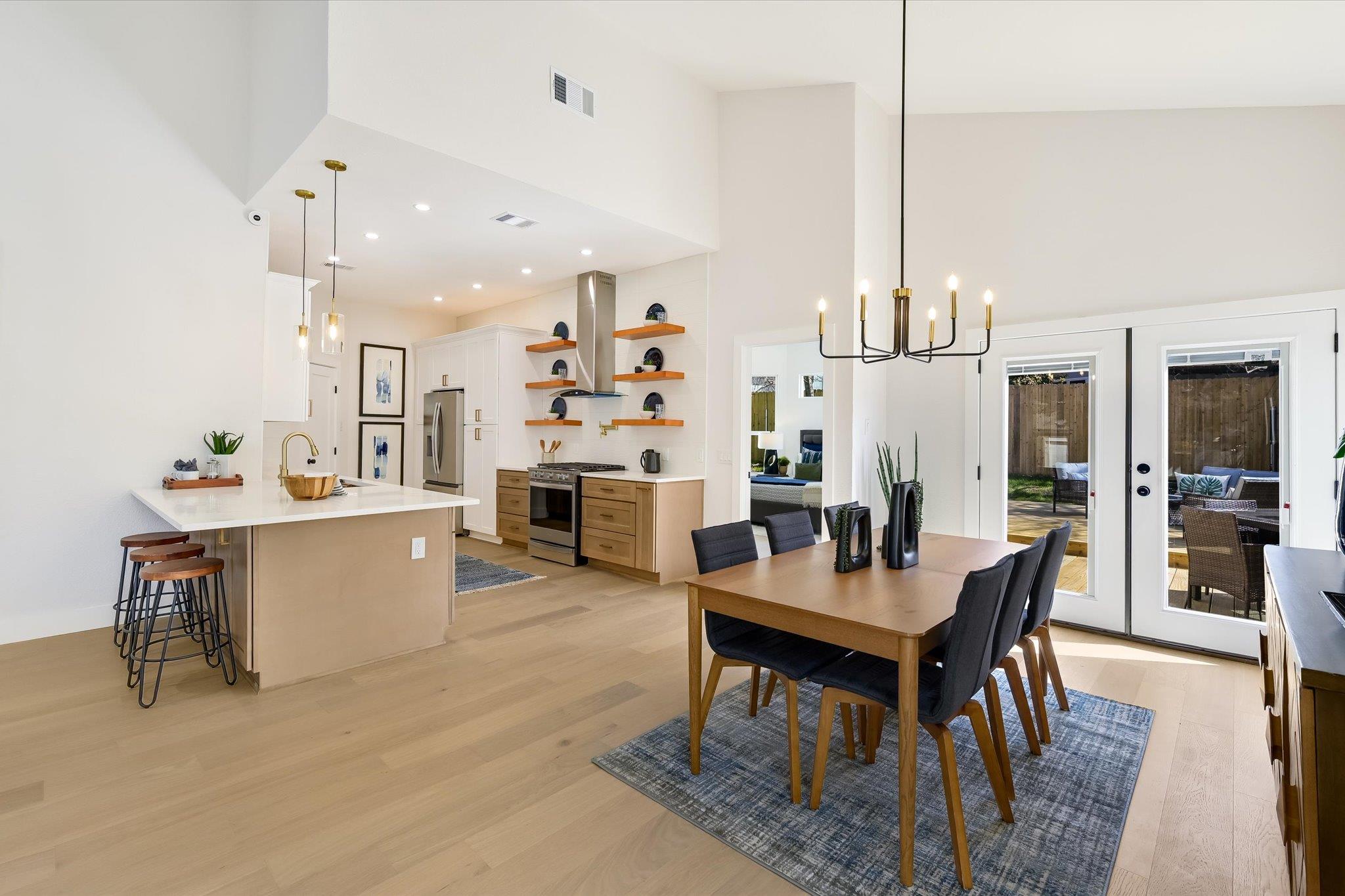 10217 Lindshire Ln, Austin, TX 78748