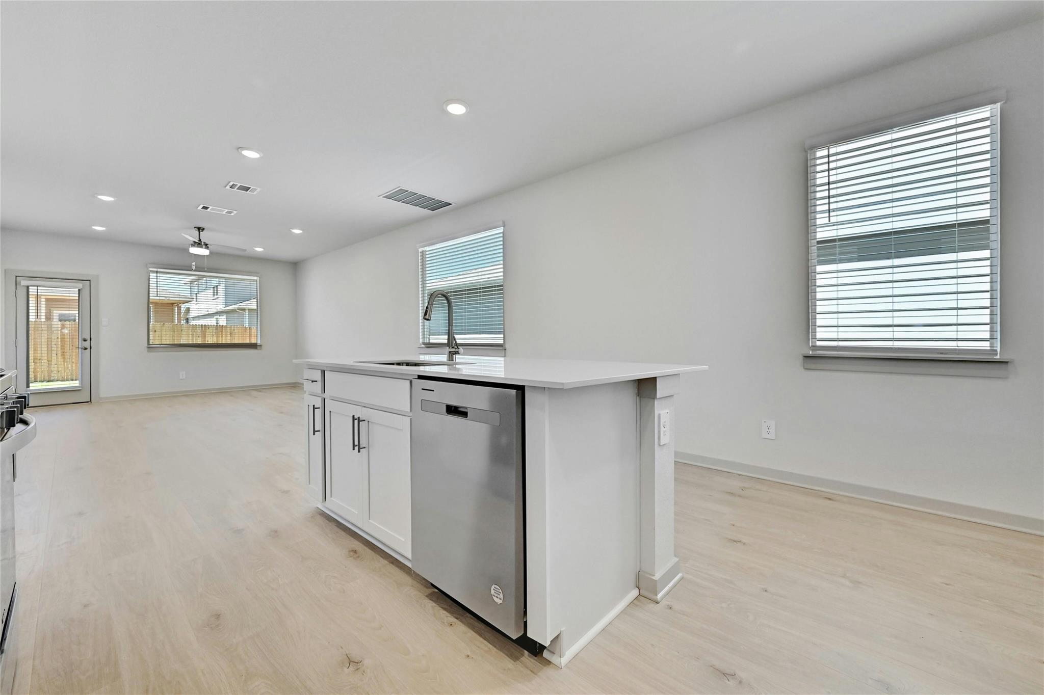 121 NEW HAVEN St, San Marcos, TX 78666