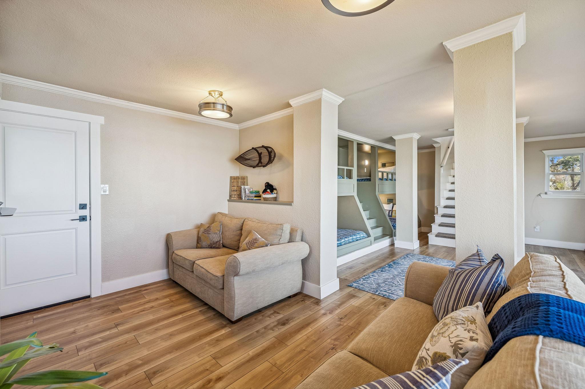 1335 Larson Dr, Canyon Lake, TX 78133