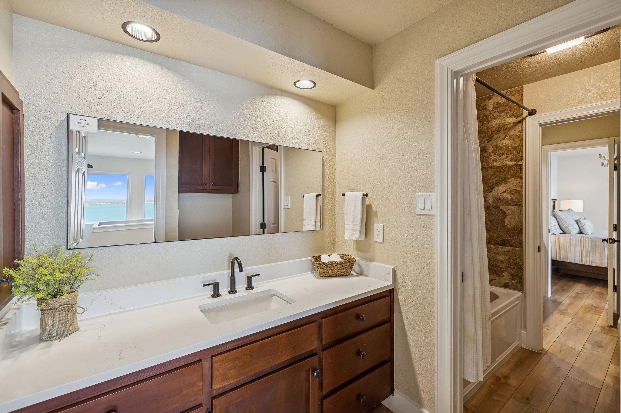 1335 Larson Dr, Canyon Lake, TX 78133