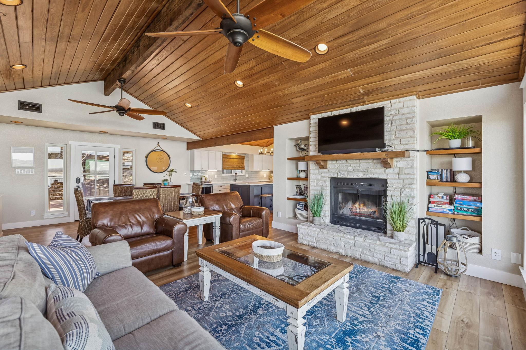 1335 Larson Dr, Canyon Lake, TX 78133