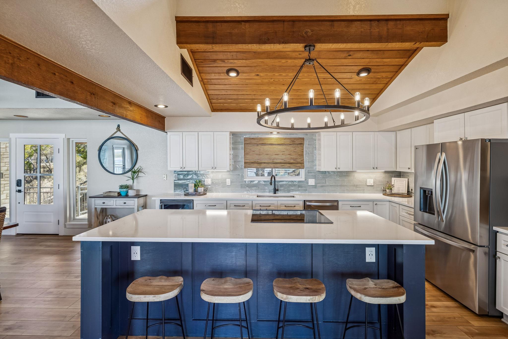 1335 Larson Dr, Canyon Lake, TX 78133