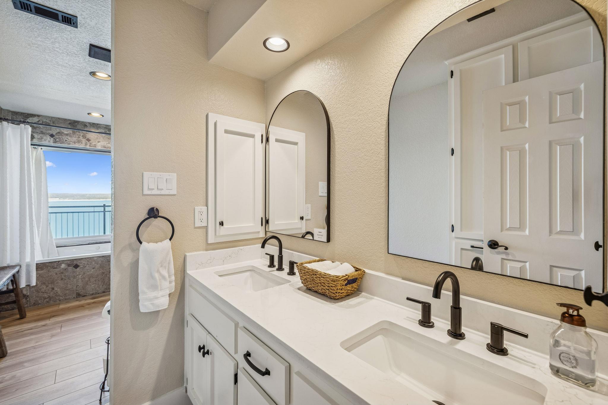 1335 Larson Dr, Canyon Lake, TX 78133