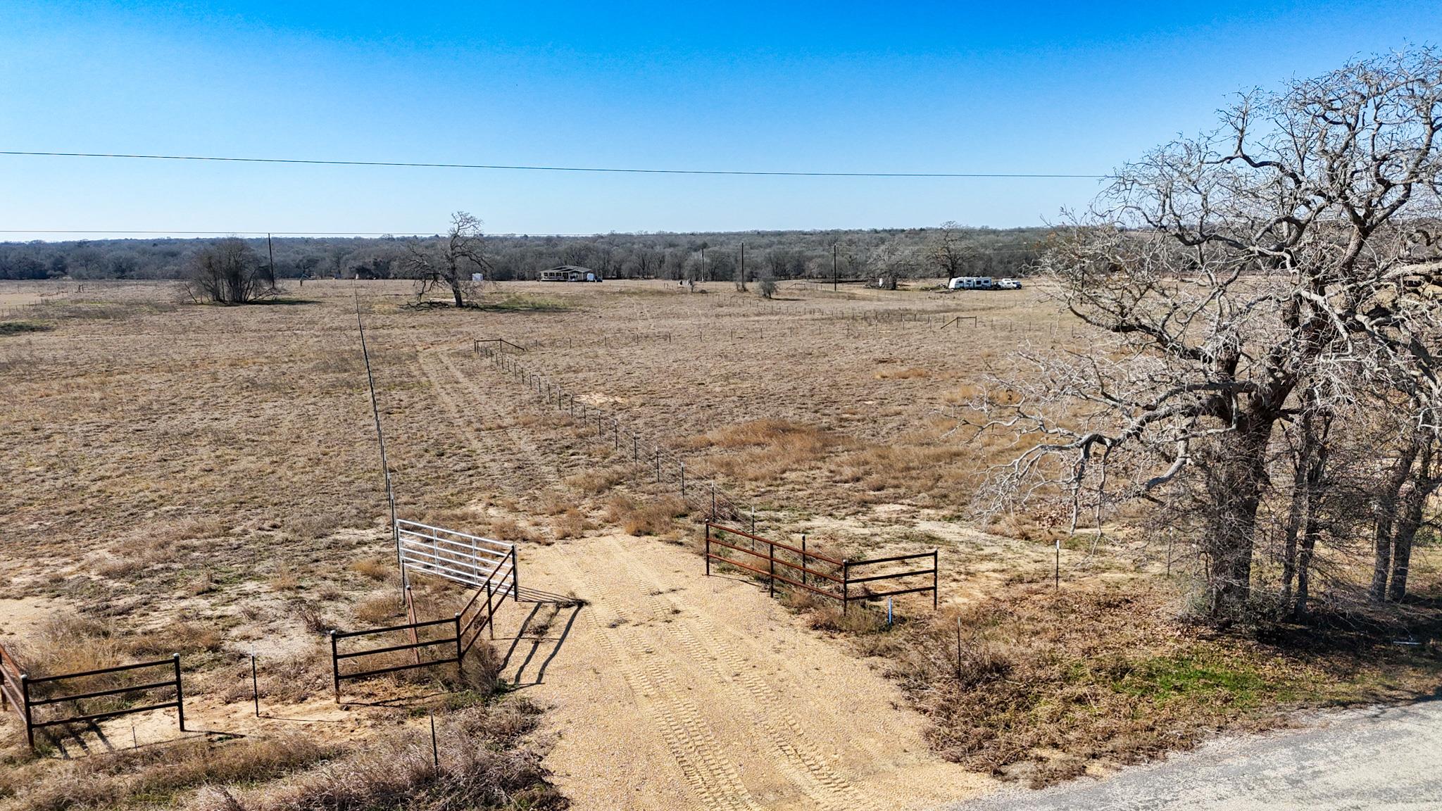 8244 Old Colony Line Rd, Dale, TX 78616
