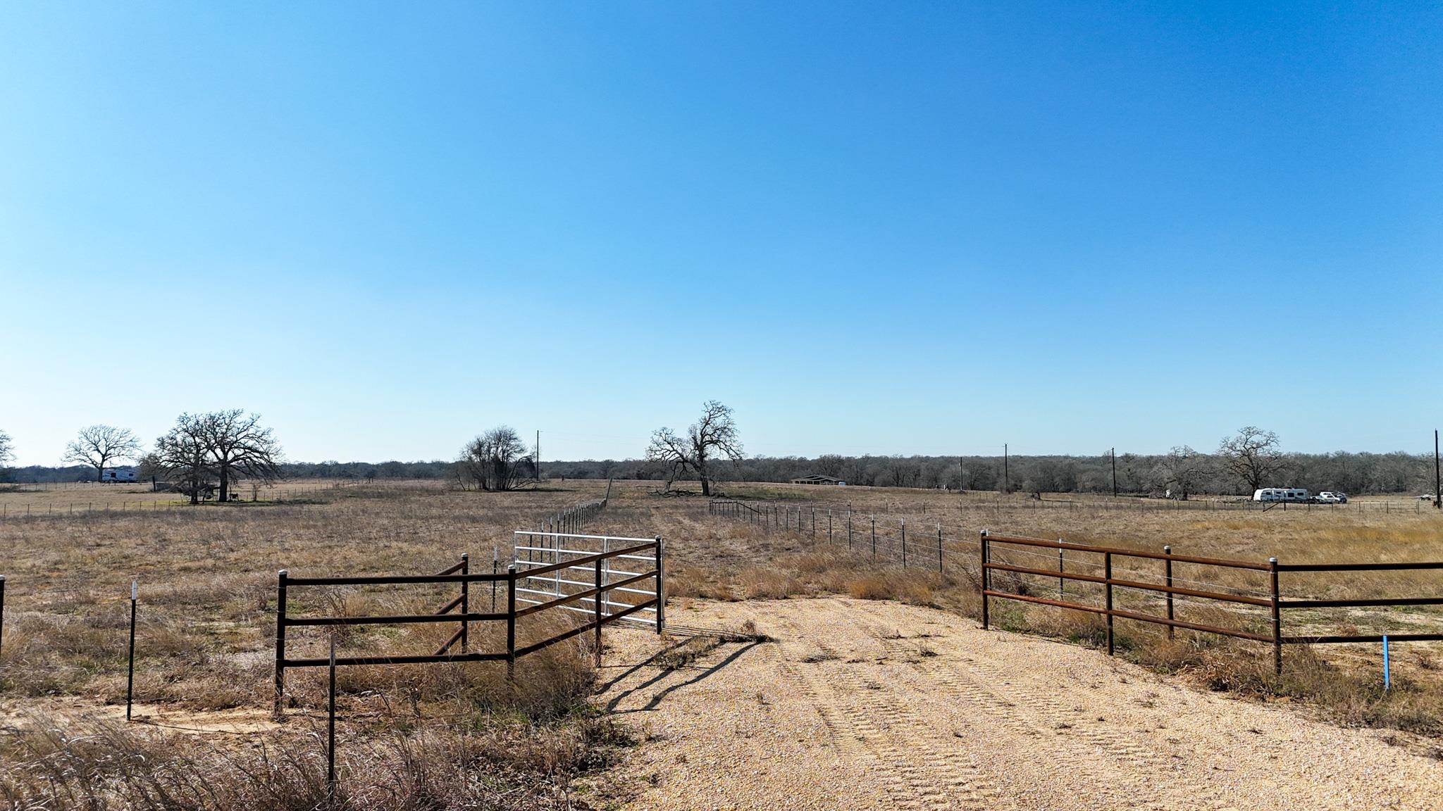 8244 Old Colony Line Rd, Dale, TX 78616