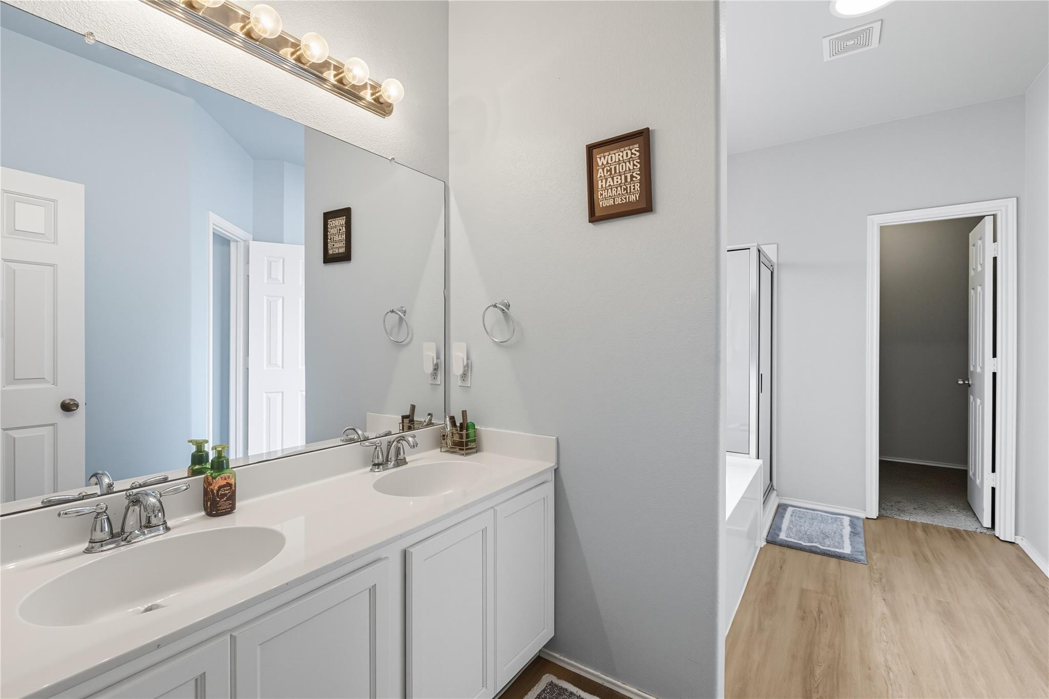 381 Bloomsbury Dr, Kyle, TX 78640