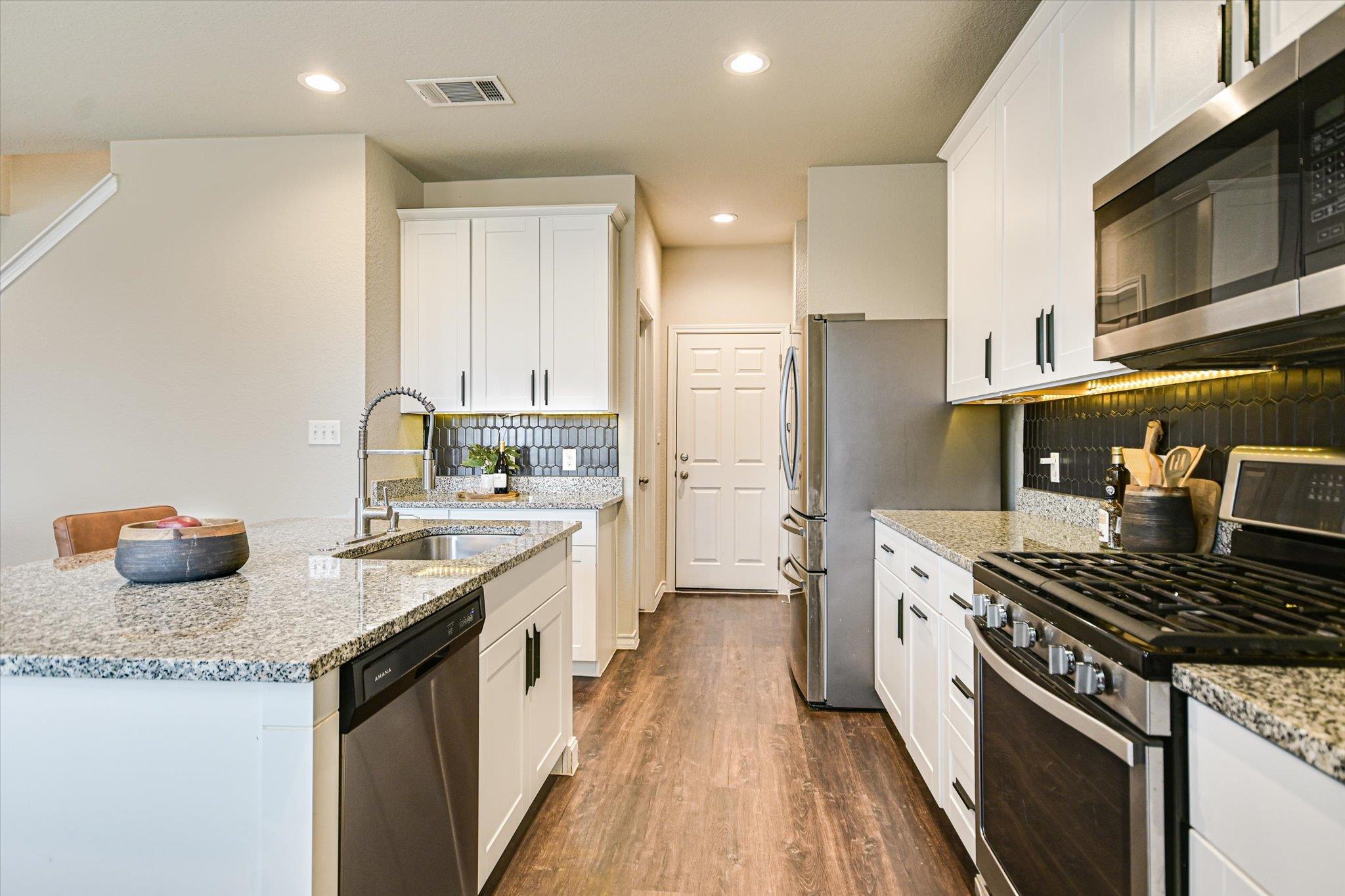 8033 Massa Dr, Round Rock, TX 78665