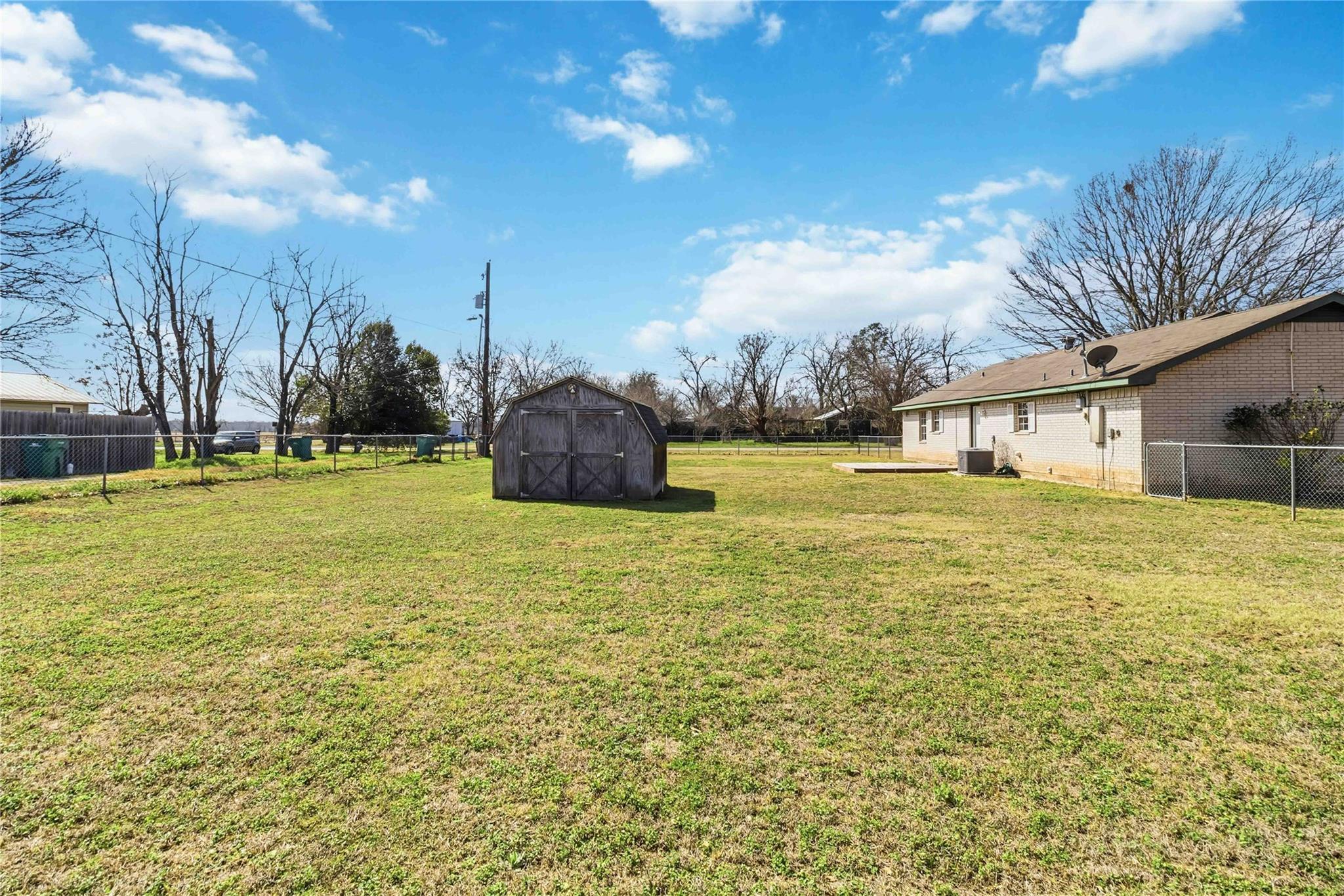 405 Lynch St, Smithville, TX 78957