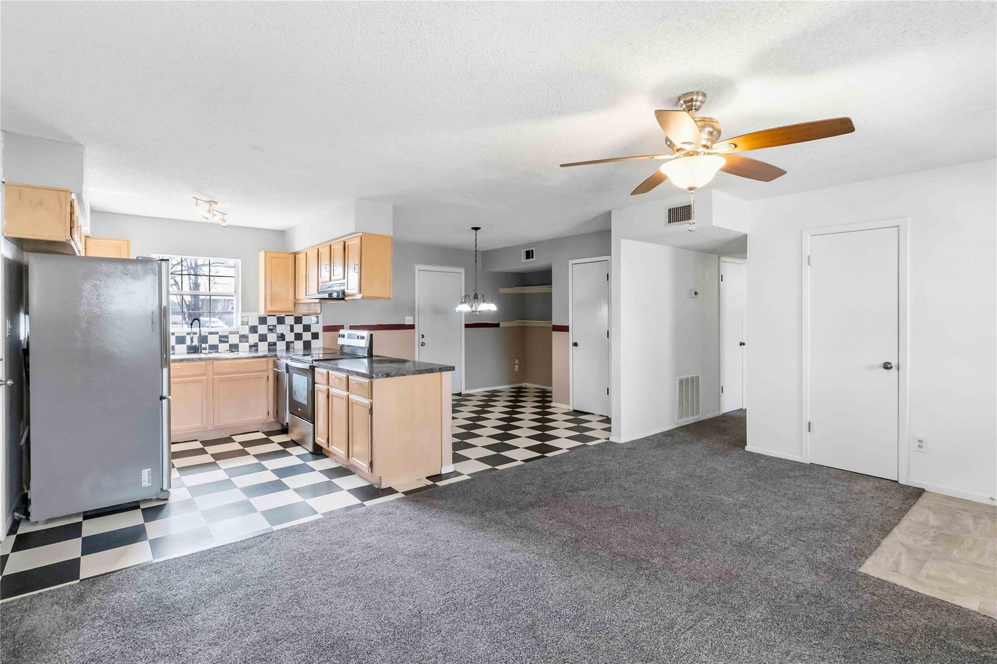 405 Lynch St, Smithville, TX 78957