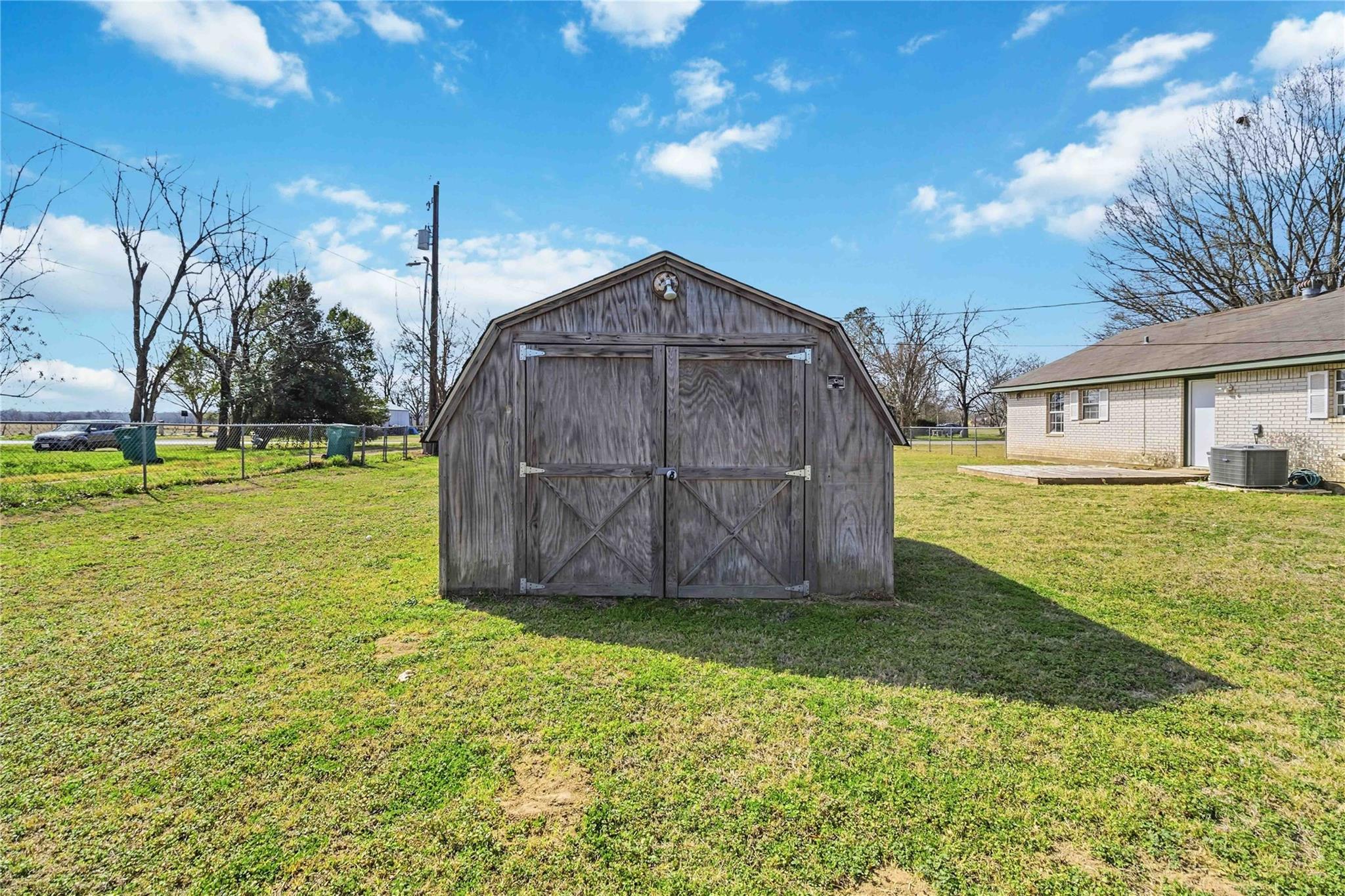 405 Lynch St, Smithville, TX 78957