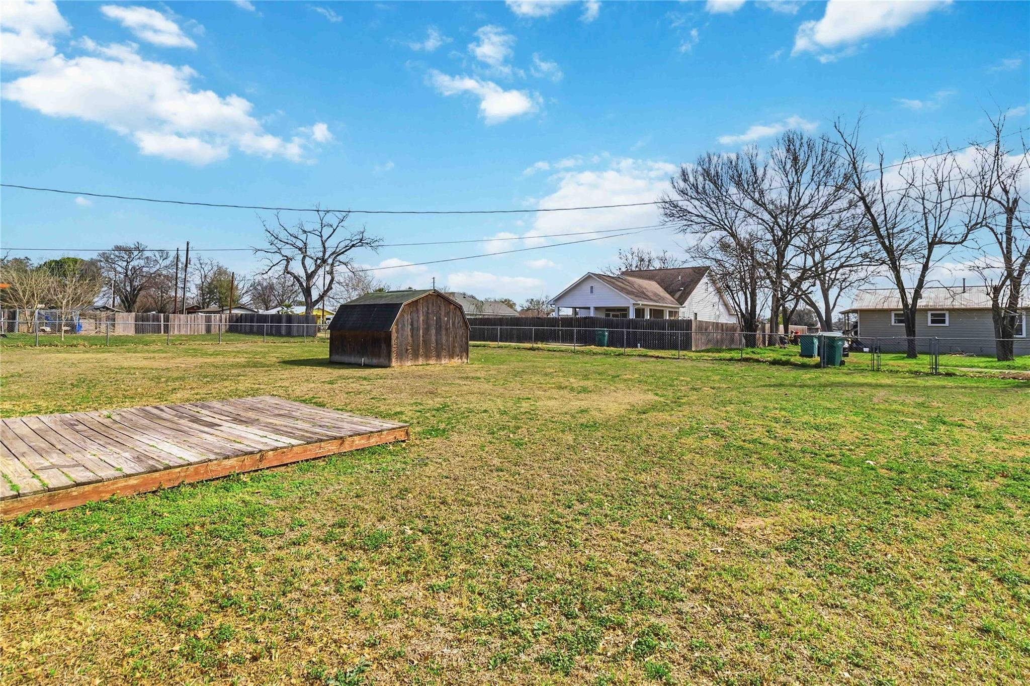 405 Lynch St, Smithville, TX 78957